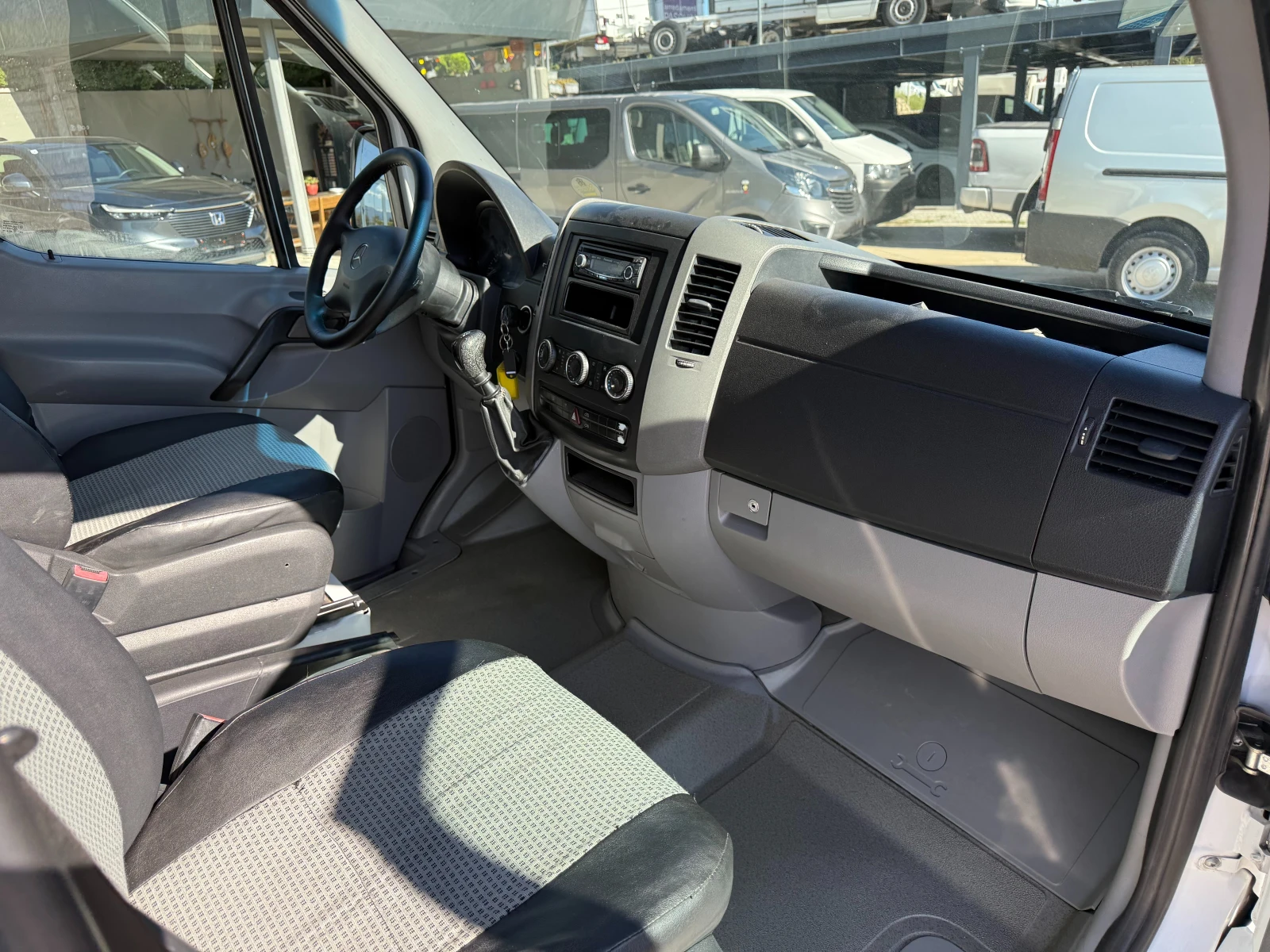 Mercedes-Benz Sprinter 315CDI 2хКлима 9-местен  - изображение 10