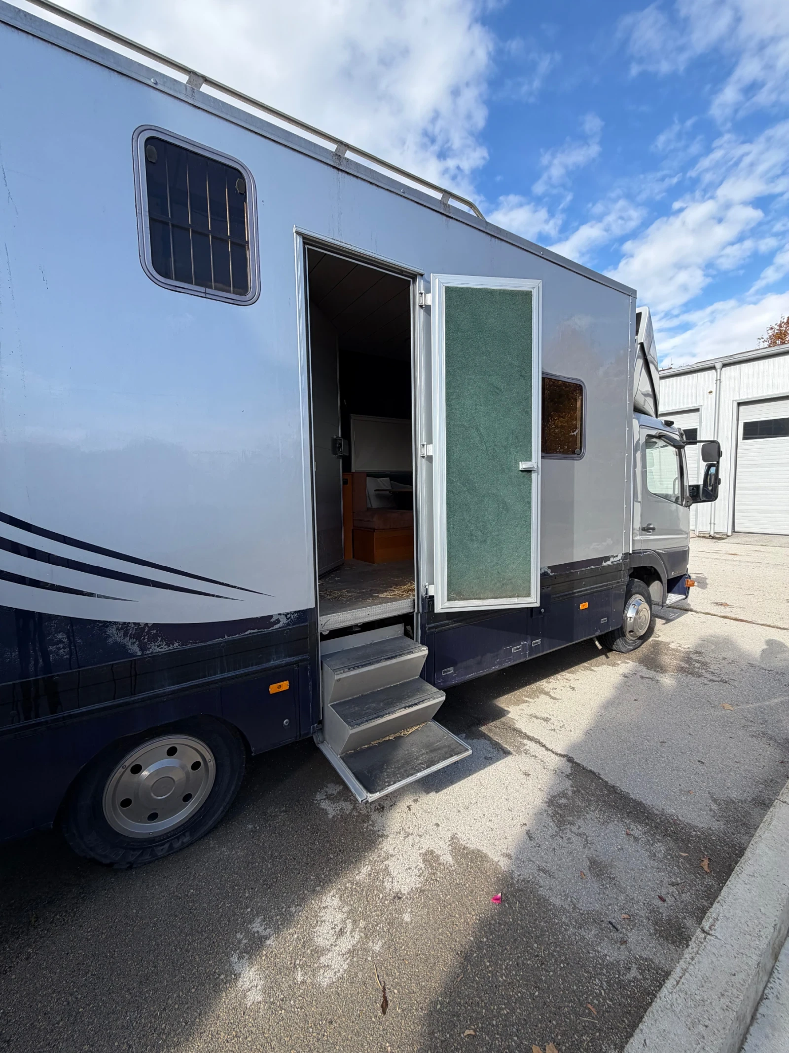 Mercedes-Benz Atego Превоз на коне, снимка 3 - Камиони - 56629749