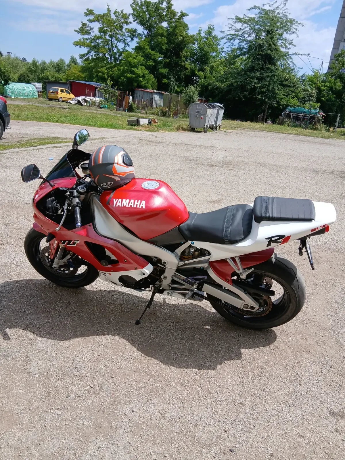 Yamaha YZF-R1
