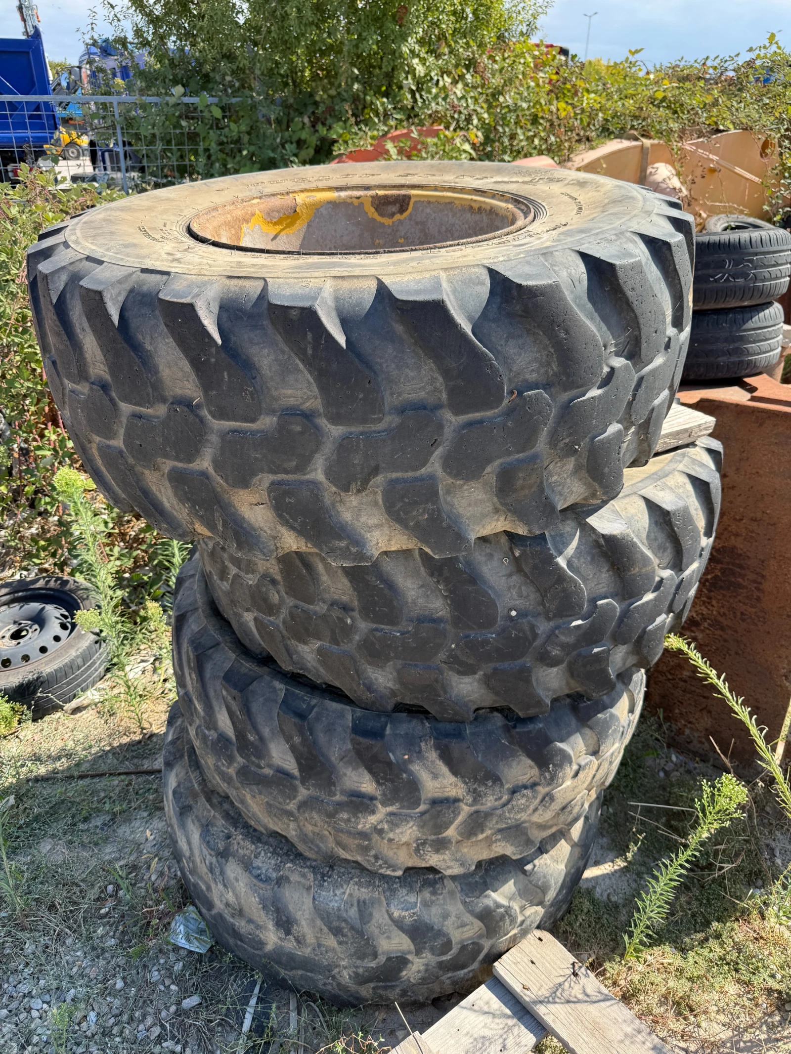 Челен товарач Друга марка ДЖАНТИ С ГУМИ 405/70/R20