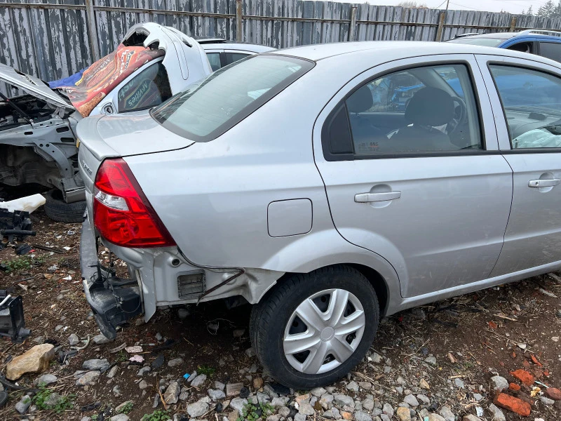 Chevrolet Aveo 1.4 16v, снимка 4 - Автомобили и джипове - 38713974