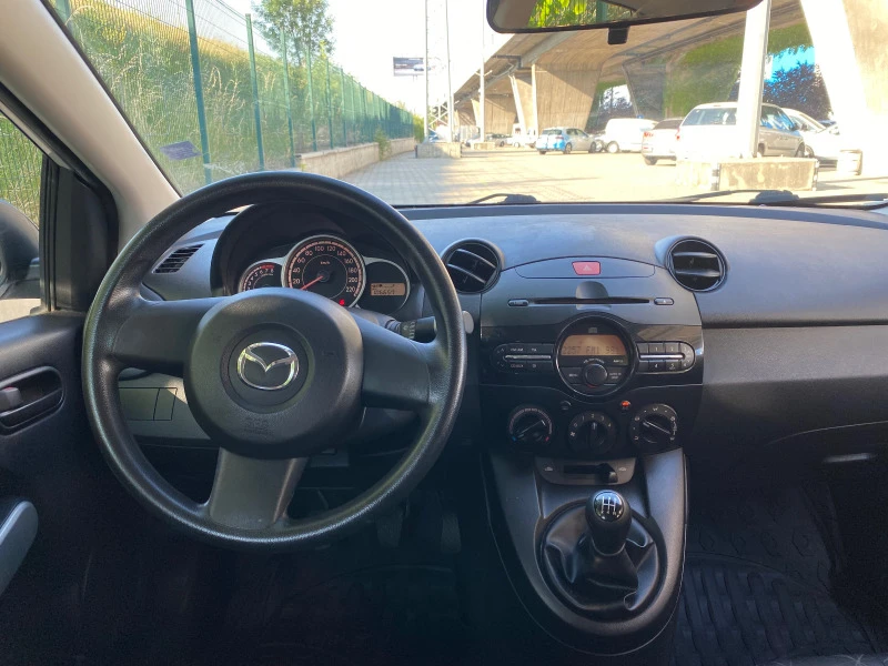 Mazda 2, снимка 8 - Автомобили и джипове - 47069313