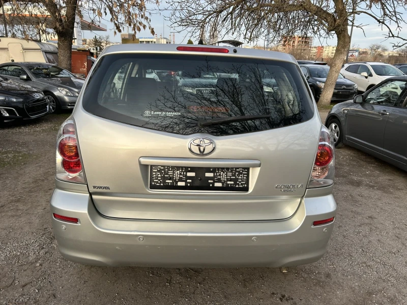 Toyota Corolla verso 1.8 VVT-I 7 МЕСТЕН, снимка 6 - Автомобили и джипове - 49441726