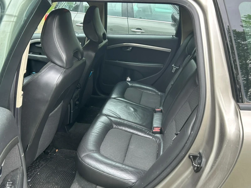 Volvo V70, снимка 3 - Автомобили и джипове - 52655531