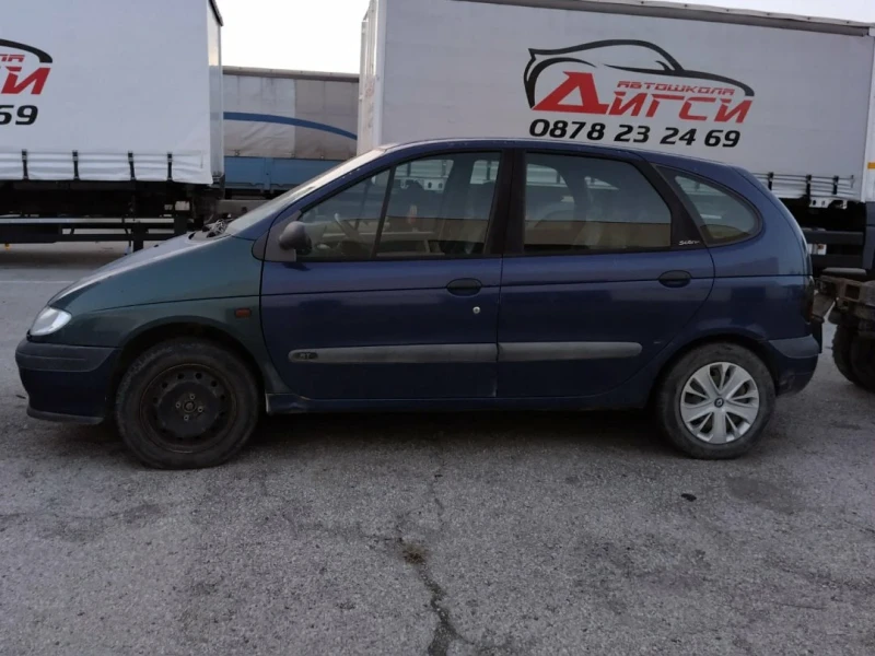 Renault Scenic, снимка 4 - Автомобили и джипове - 52425007