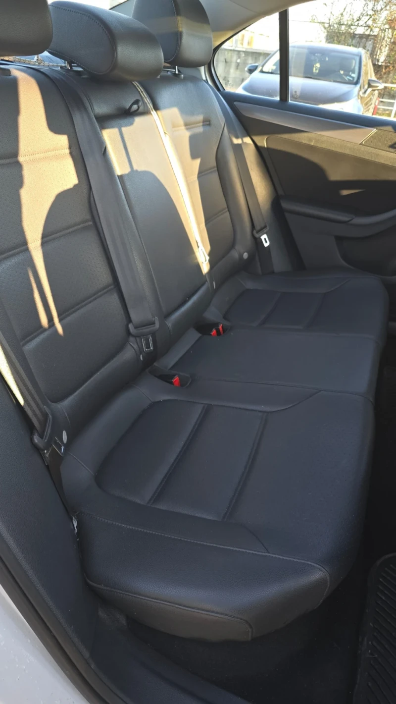 VW Jetta Гаражен  /93500км/  1ви собственик, снимка 12 - Автомобили и джипове - 52714520