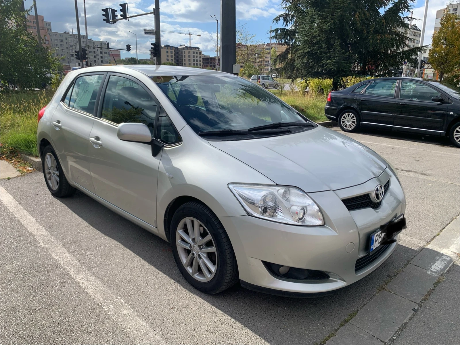 Toyota Auris 1.6, 124 к.с, Парктроник, снимка 1