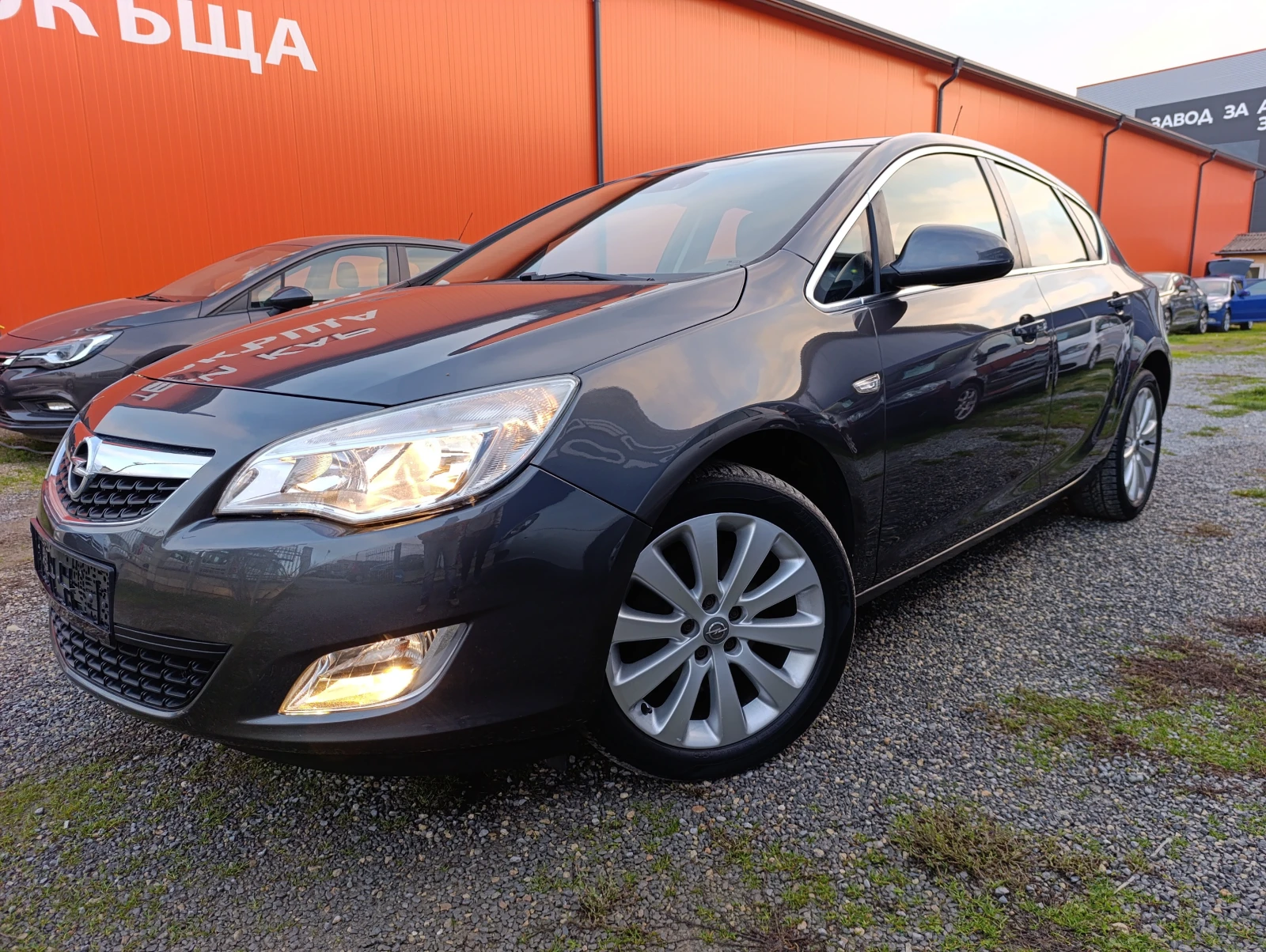 Opel Astra 1.4T 16V 140k.c., снимка 1