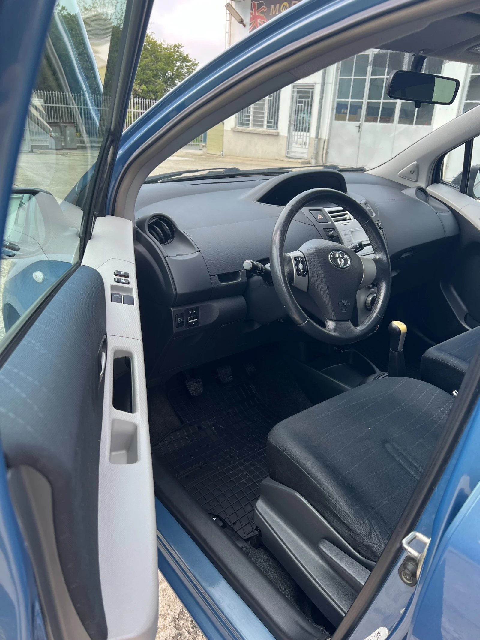 Toyota Yaris  - изображение 8