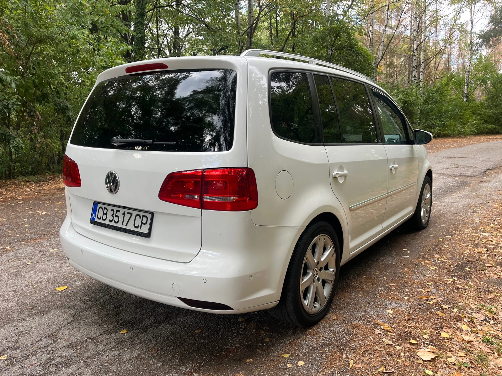 VW Touran 2.0 TDI 170 АВТОМАТИК 7 места - изображение 6