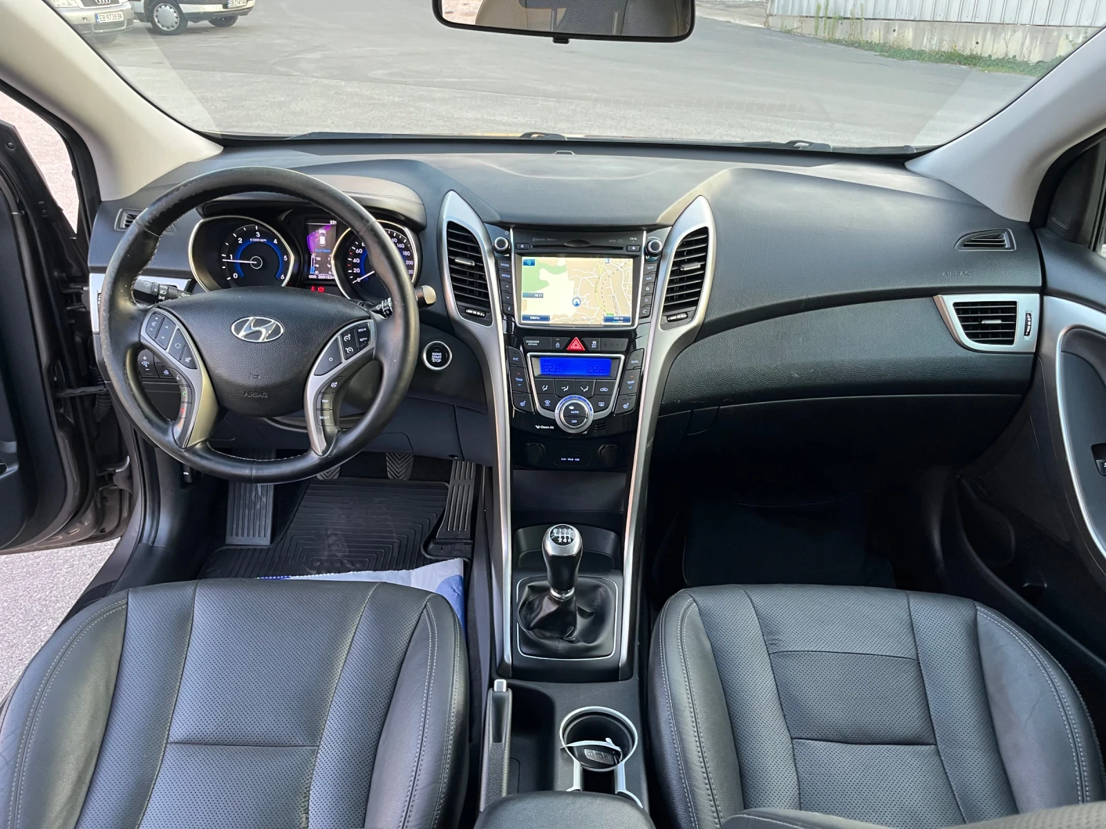 Hyundai I30 1.6CRDi 110k.c. * Navi * Кожа * Подгрев | Mobile.bg — изображение 15