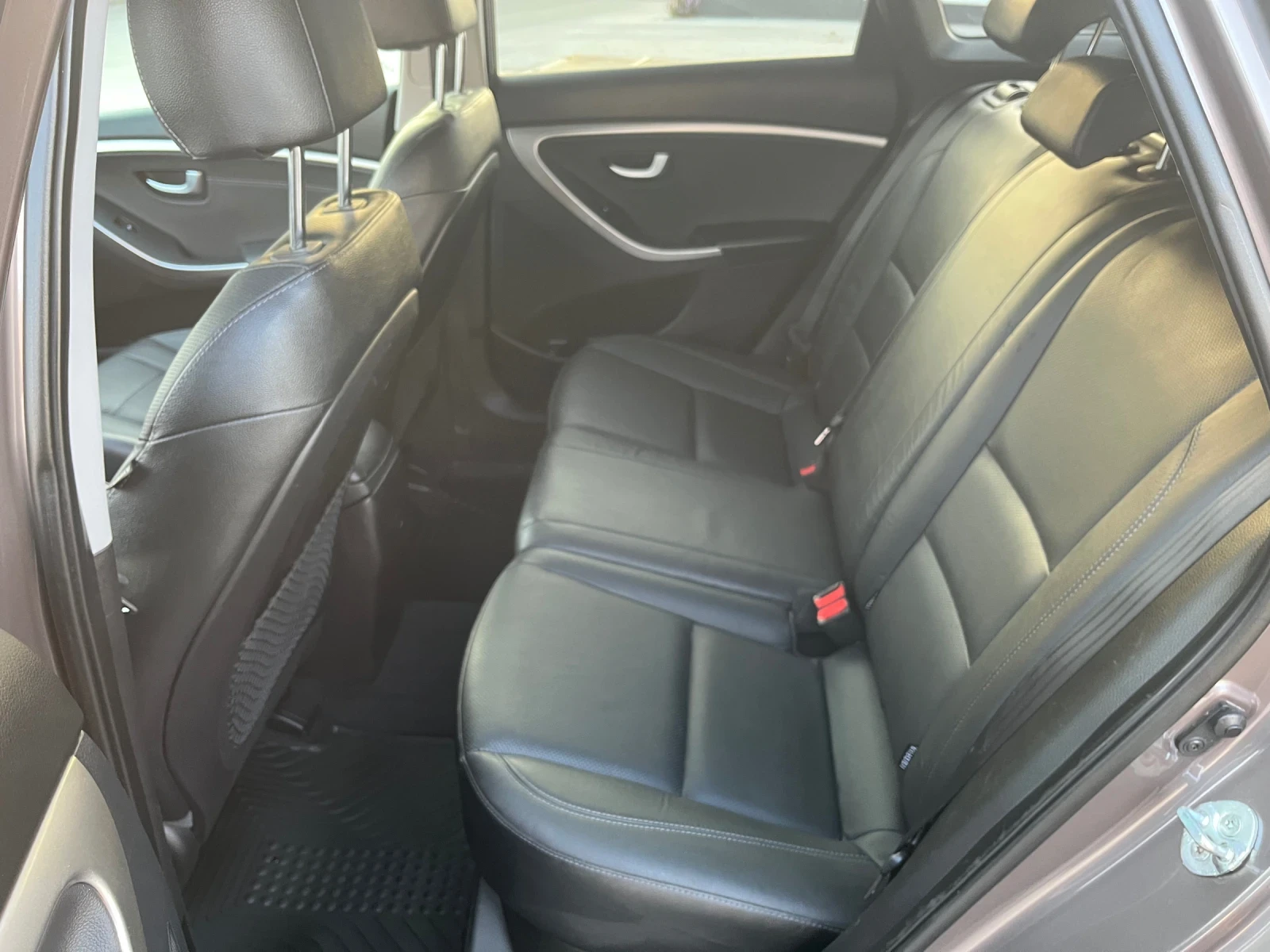 Hyundai I30 1.6CRDi 110k.c. * Navi * Кожа * Подгрев | Mobile.bg — изображение 14