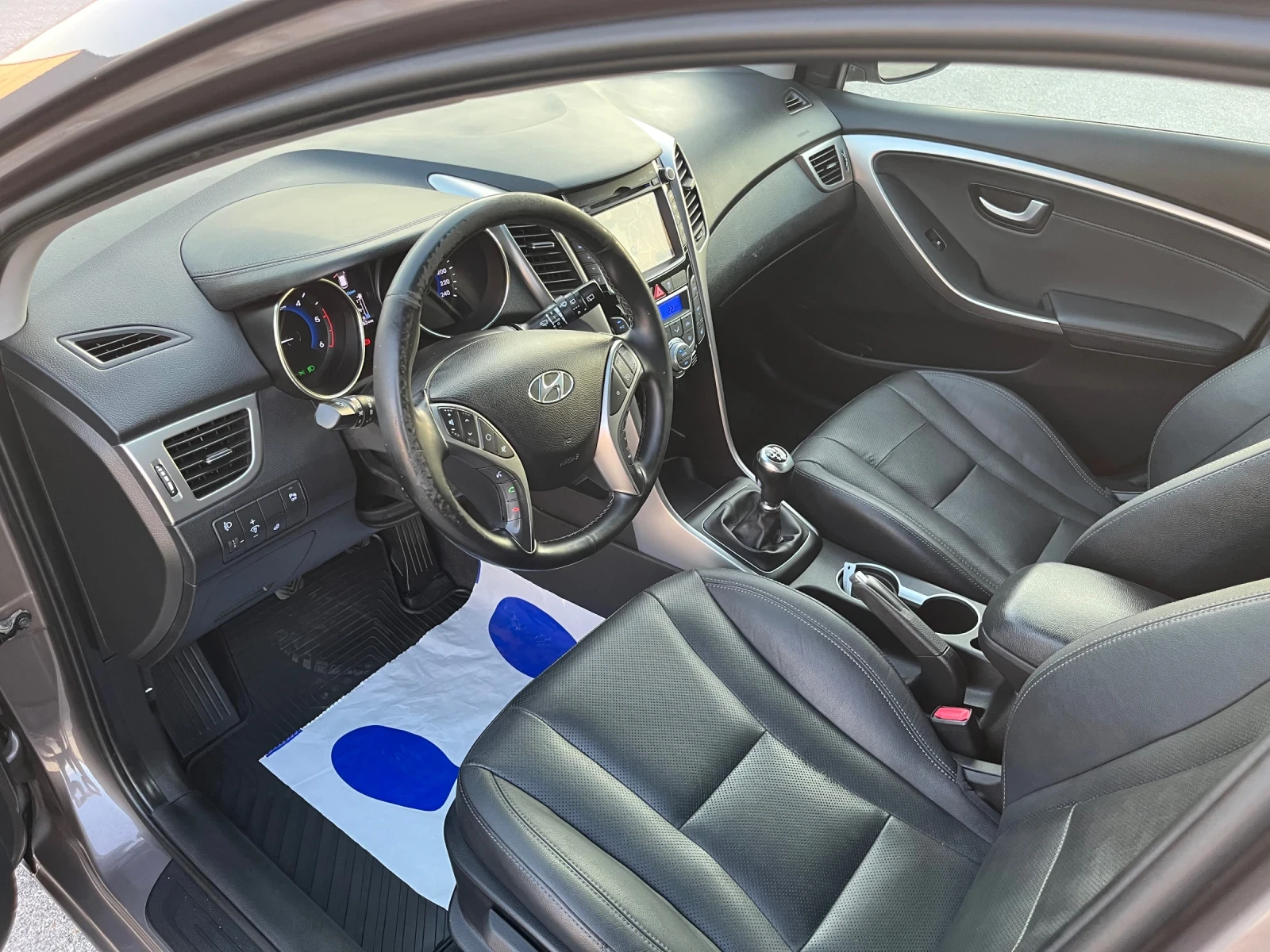Hyundai I30 1.6CRDi 110k.c. * Navi * Кожа * Подгрев | Mobile.bg — изображение 9
