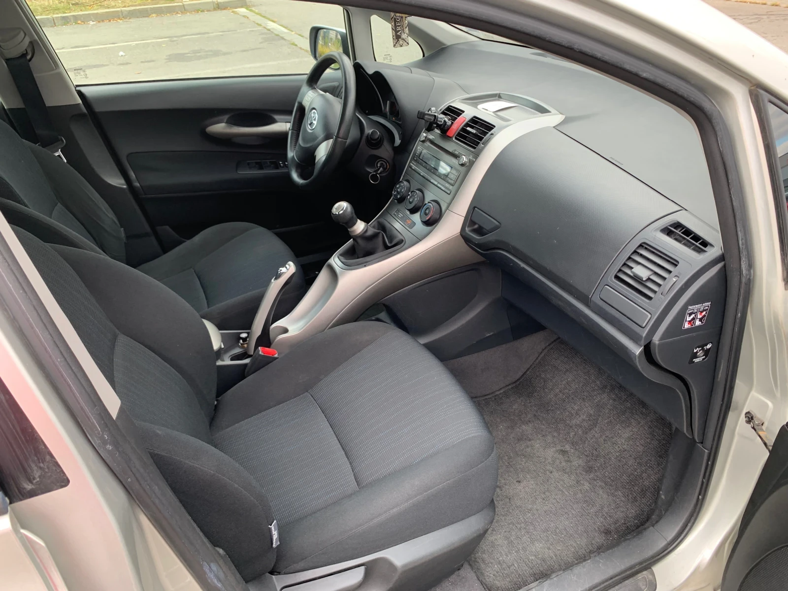 Toyota Auris 1.6, 124 к.с, Парктроник - изображение 7