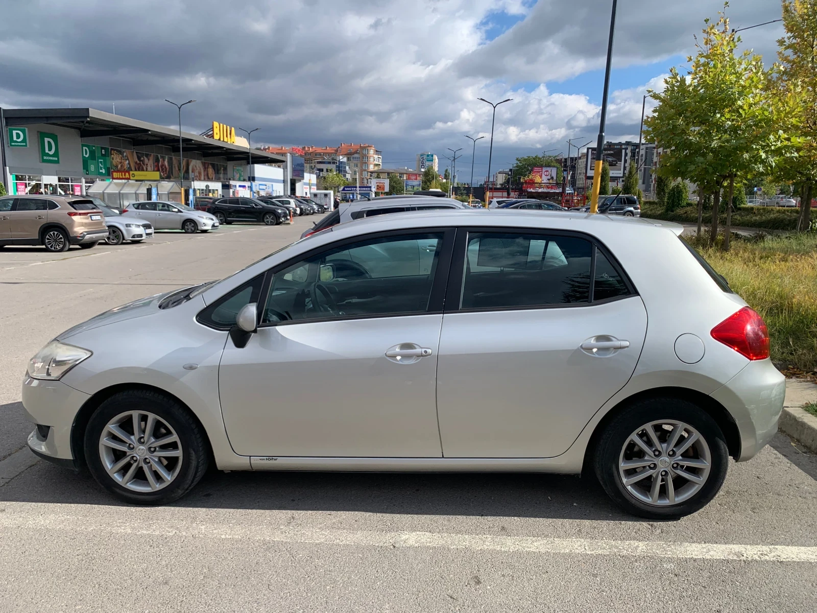 Toyota Auris 1.6, 124 к.с, Парктроник - изображение 5