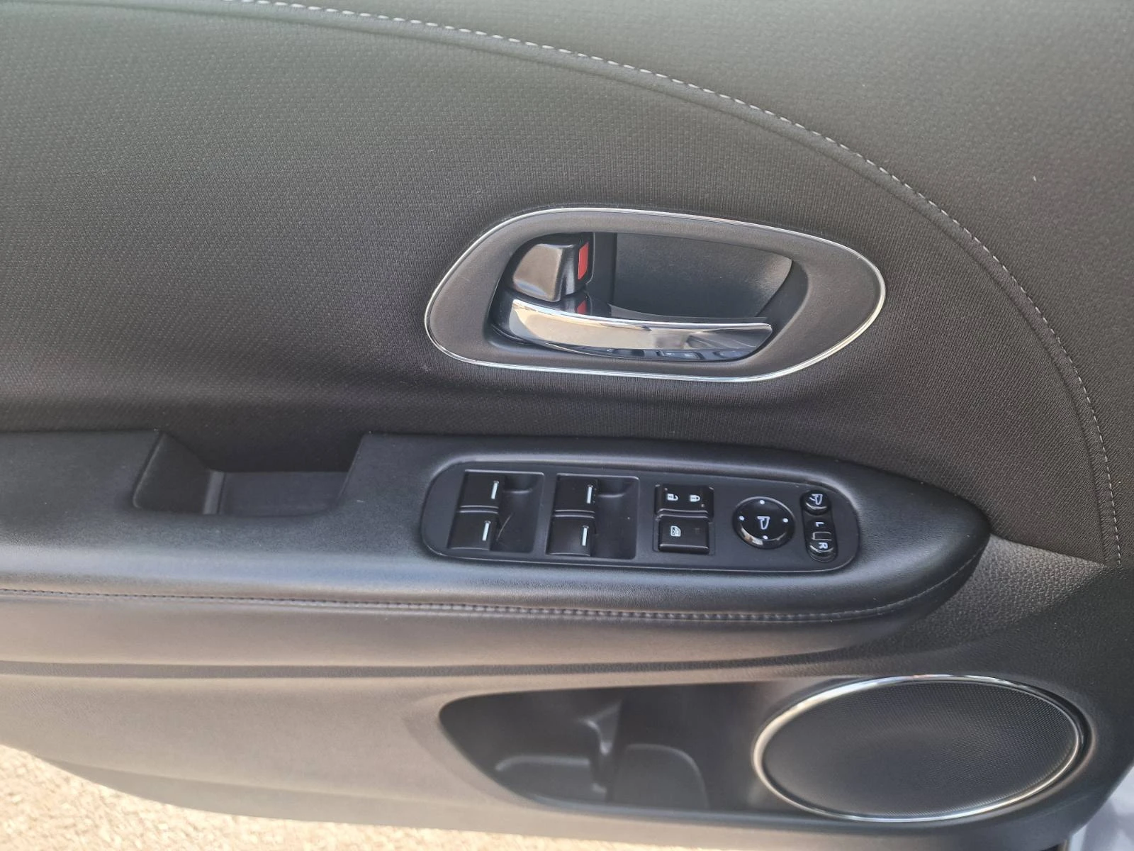 Honda Hr-v 1.6I-DTEC- EXCLUSIVE-FULL, снимка 14 - Автомобили и джипове - 53710902