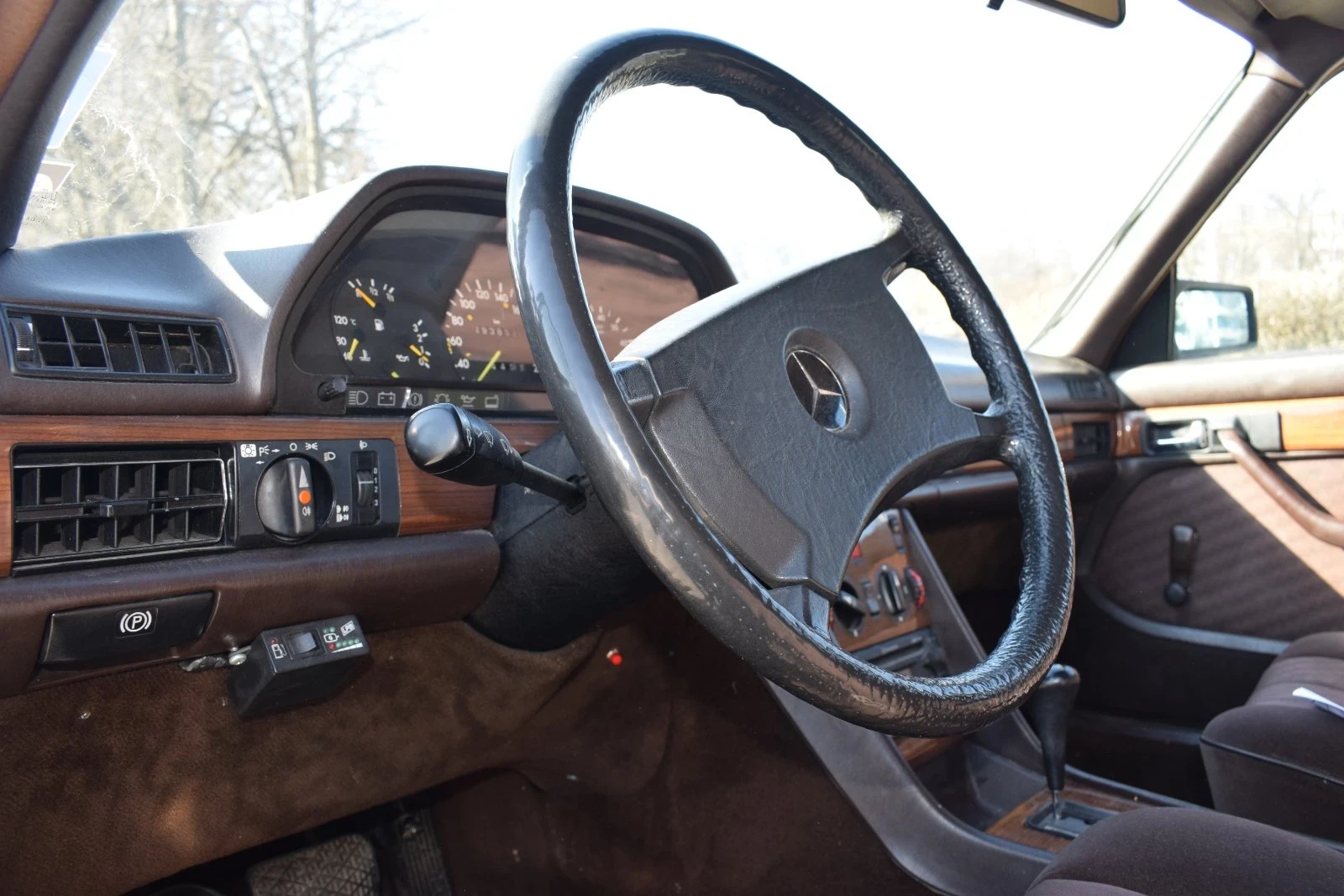 Mercedes-Benz 126-260, снимка 10 - Автомобили и джипове - 53816668