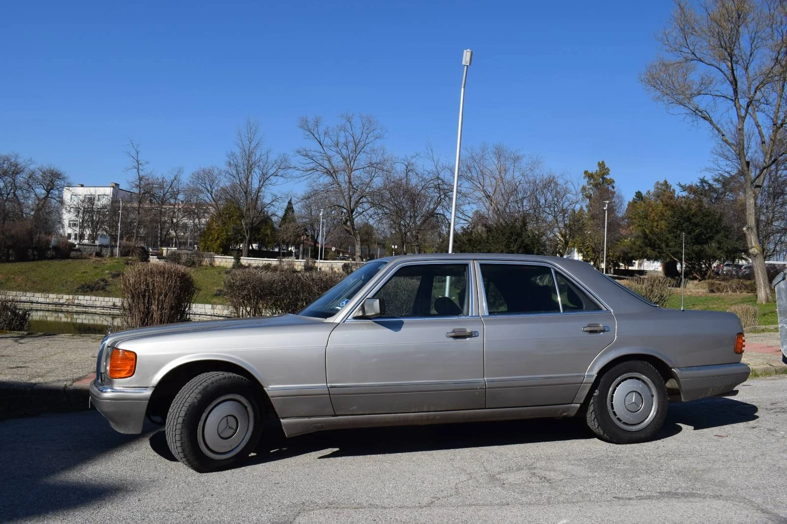 Mercedes-Benz 126-260, снимка 4 - Автомобили и джипове - 53816668