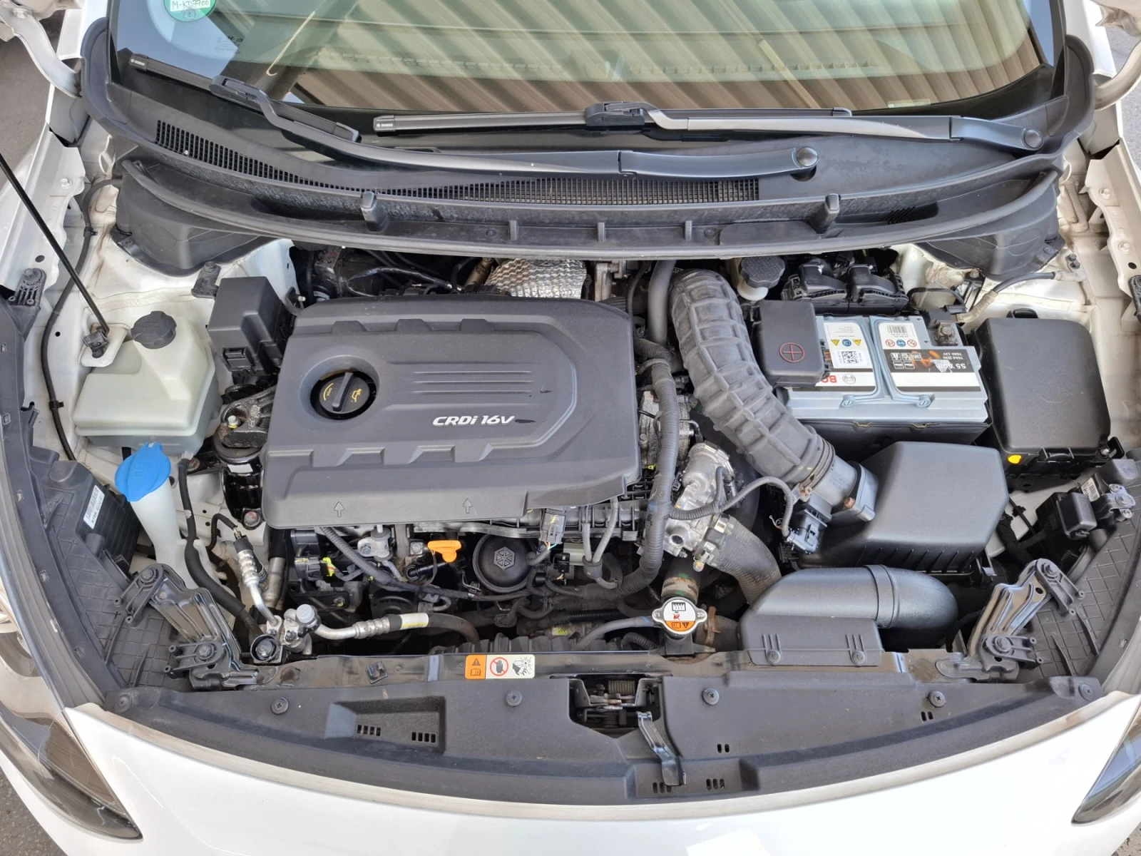 Hyundai I30 1.6 CRDi* 6-скорости* EURO6, снимка 15 - Автомобили и джипове - 53835504