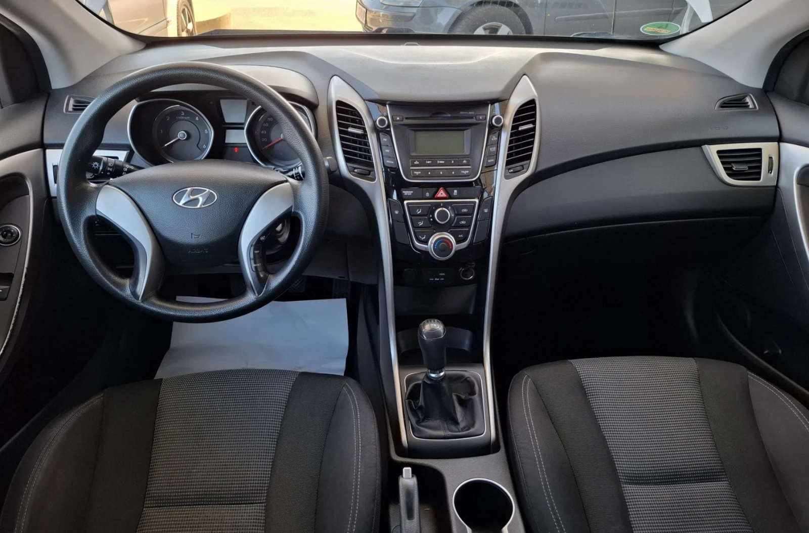 Hyundai I30 1.6 CRDi* 6-скорости* EURO6, снимка 9 - Автомобили и джипове - 53835504