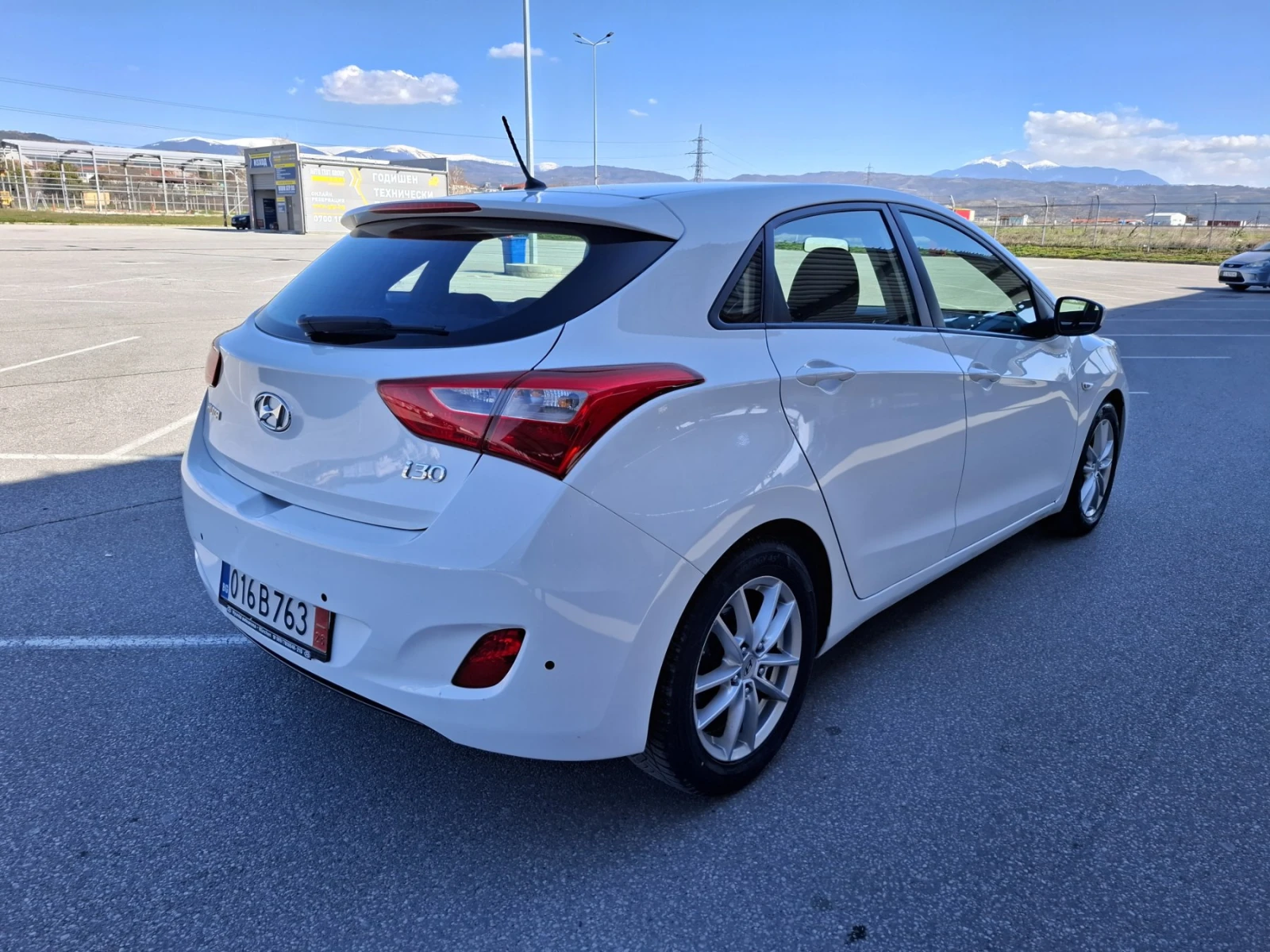 Hyundai I30 1.6 CRDi* 6-скорости* EURO6, снимка 2 - Автомобили и джипове - 53835504