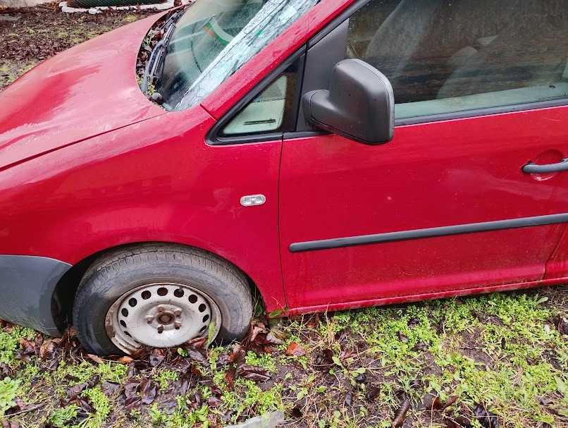 VW Caddy, снимка 2 - Автомобили и джипове - 54016460