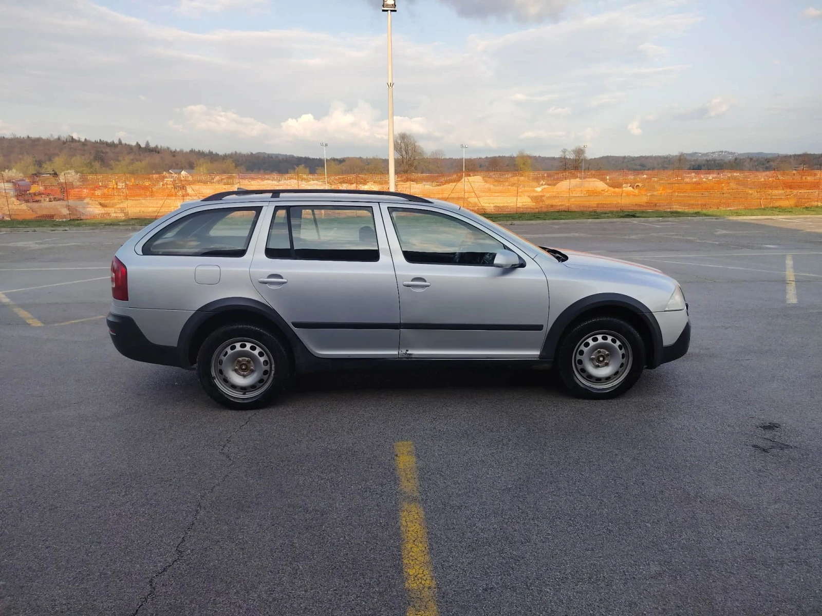 Skoda Fabia 2.0 Крос, снимка 8 - Автомобили и джипове - 54070410