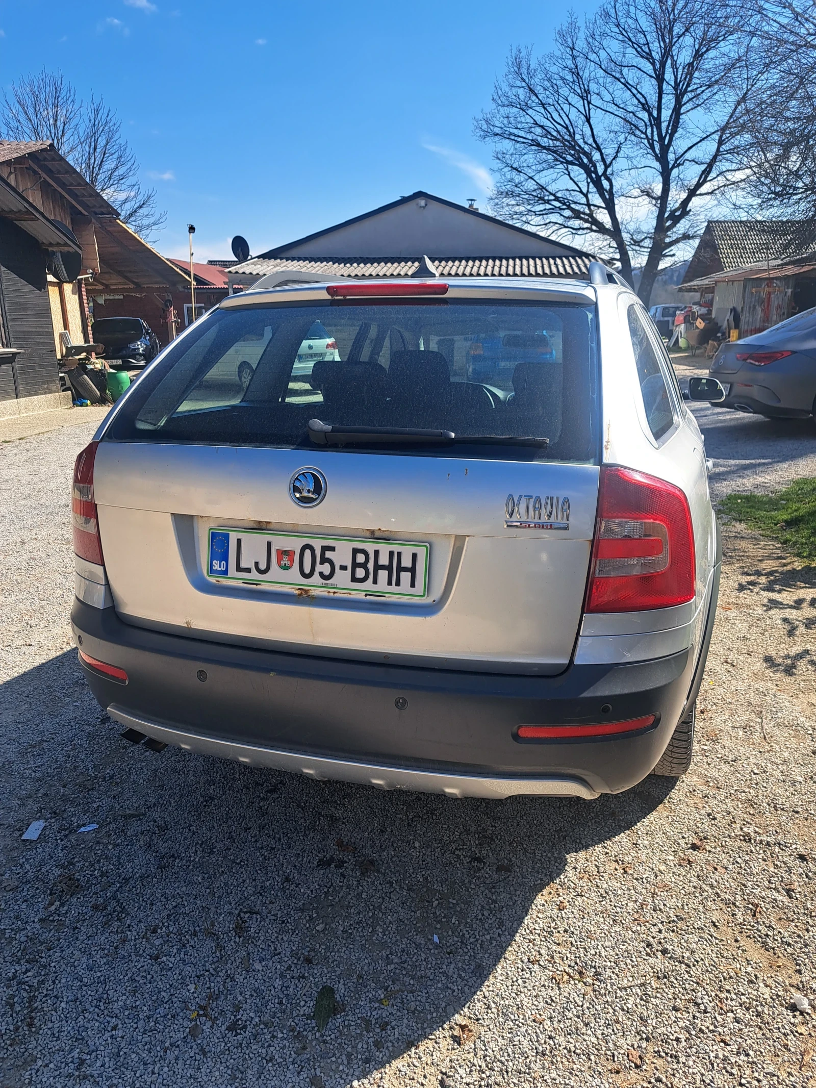 Skoda Fabia 2.0 Крос, снимка 2 - Автомобили и джипове - 54070410