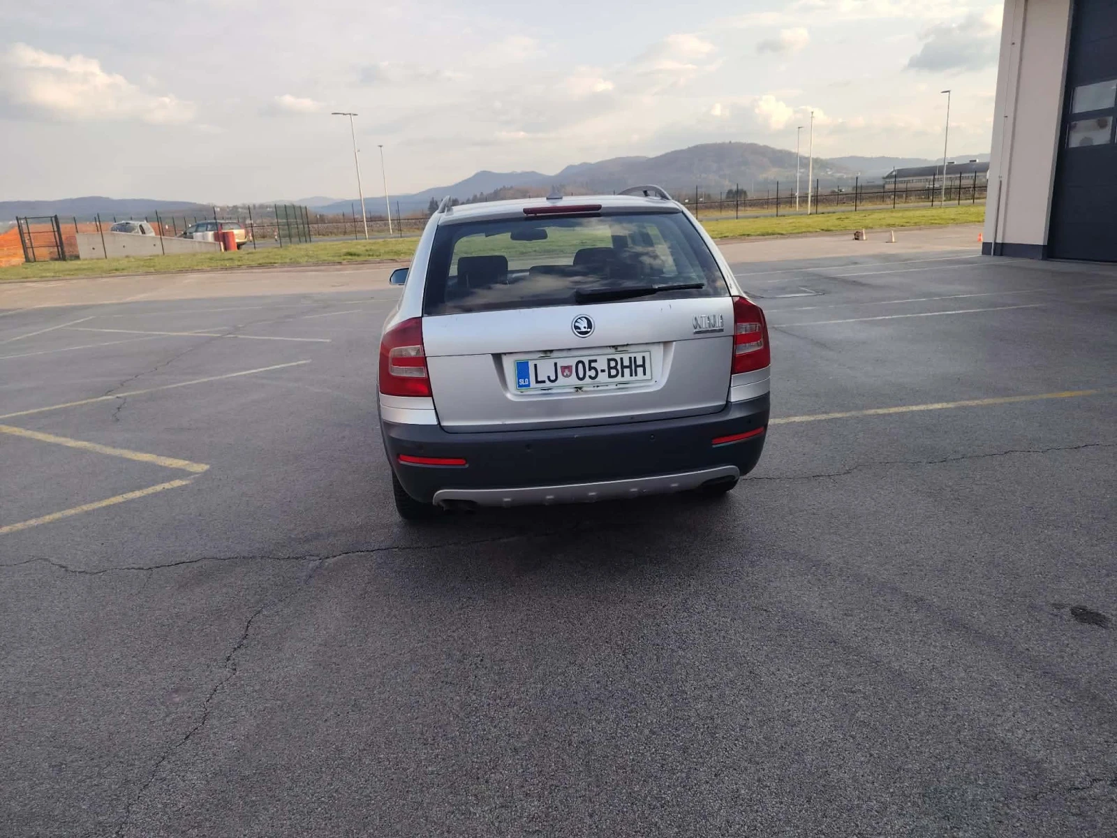 Skoda Fabia 2.0 Крос, снимка 7 - Автомобили и джипове - 54070410