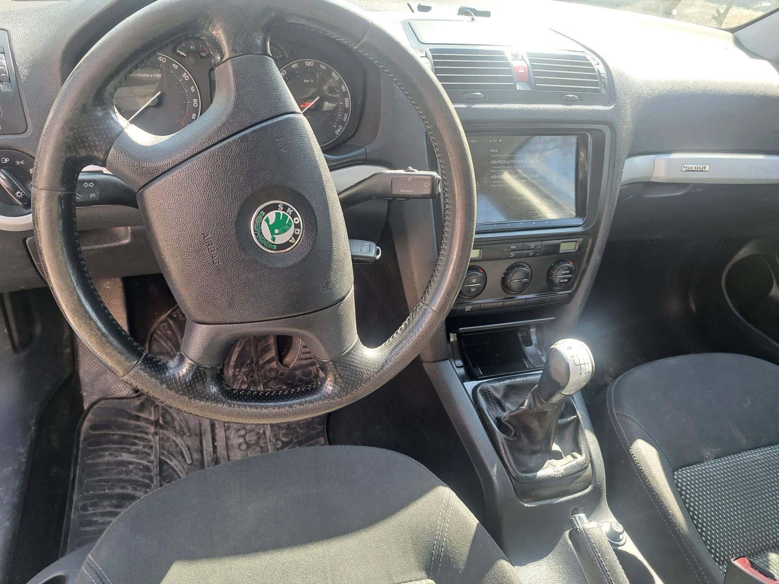 Skoda Fabia 2.0 Крос, снимка 3 - Автомобили и джипове - 54070410