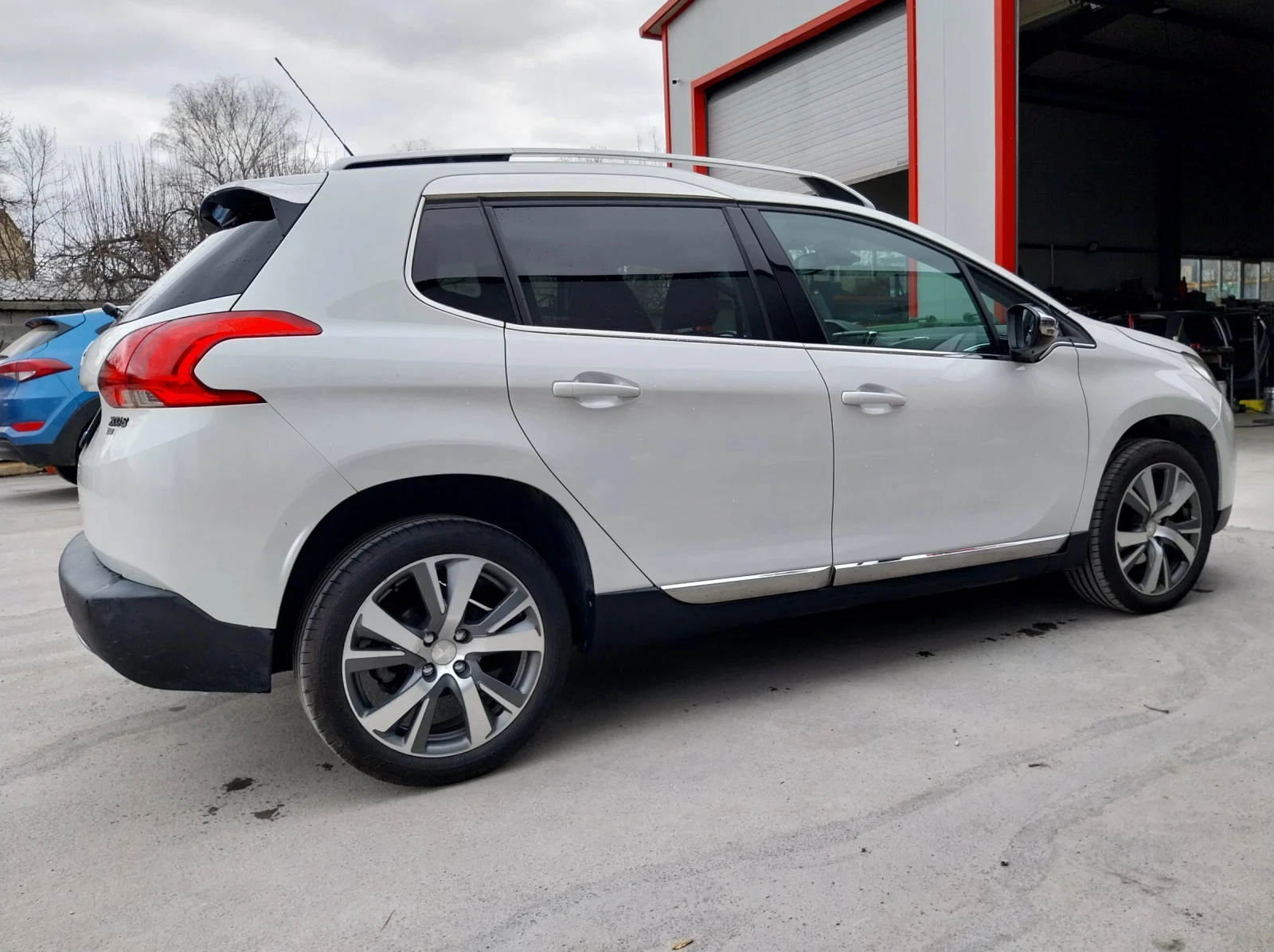 Peugeot 2008 Allure, снимка 4 - Автомобили и джипове - 54309457