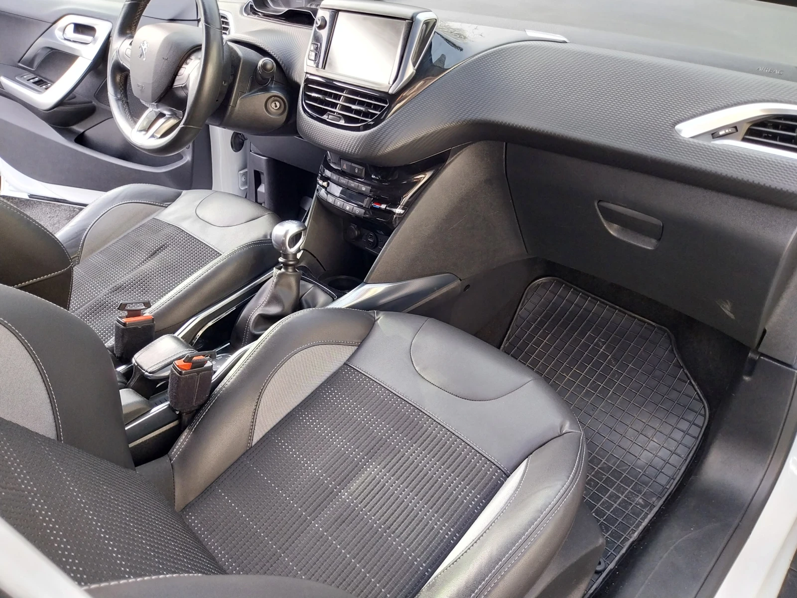 Peugeot 2008 Allure, снимка 6 - Автомобили и джипове - 54309457