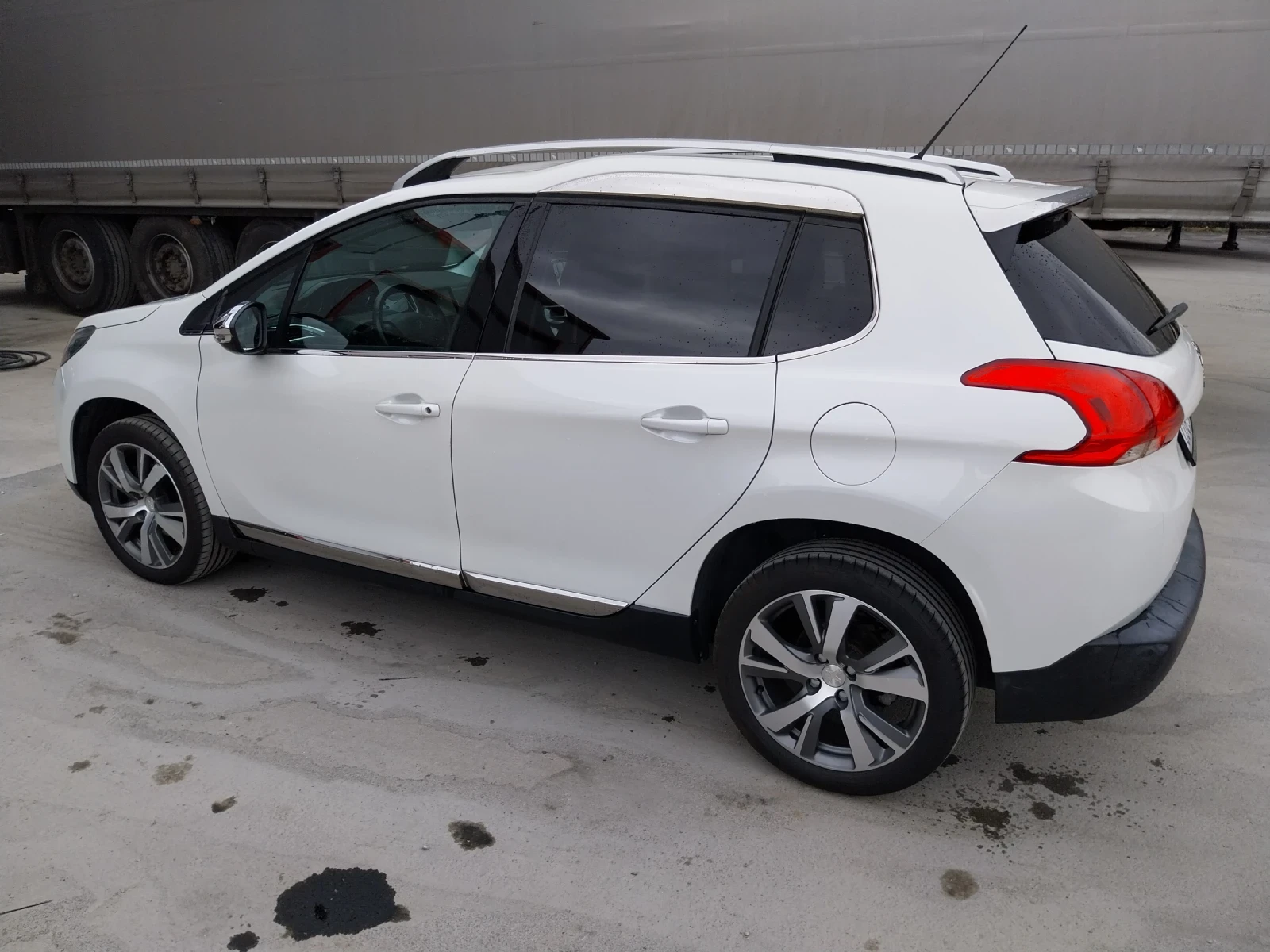 Peugeot 2008 Allure, снимка 3 - Автомобили и джипове - 54309457