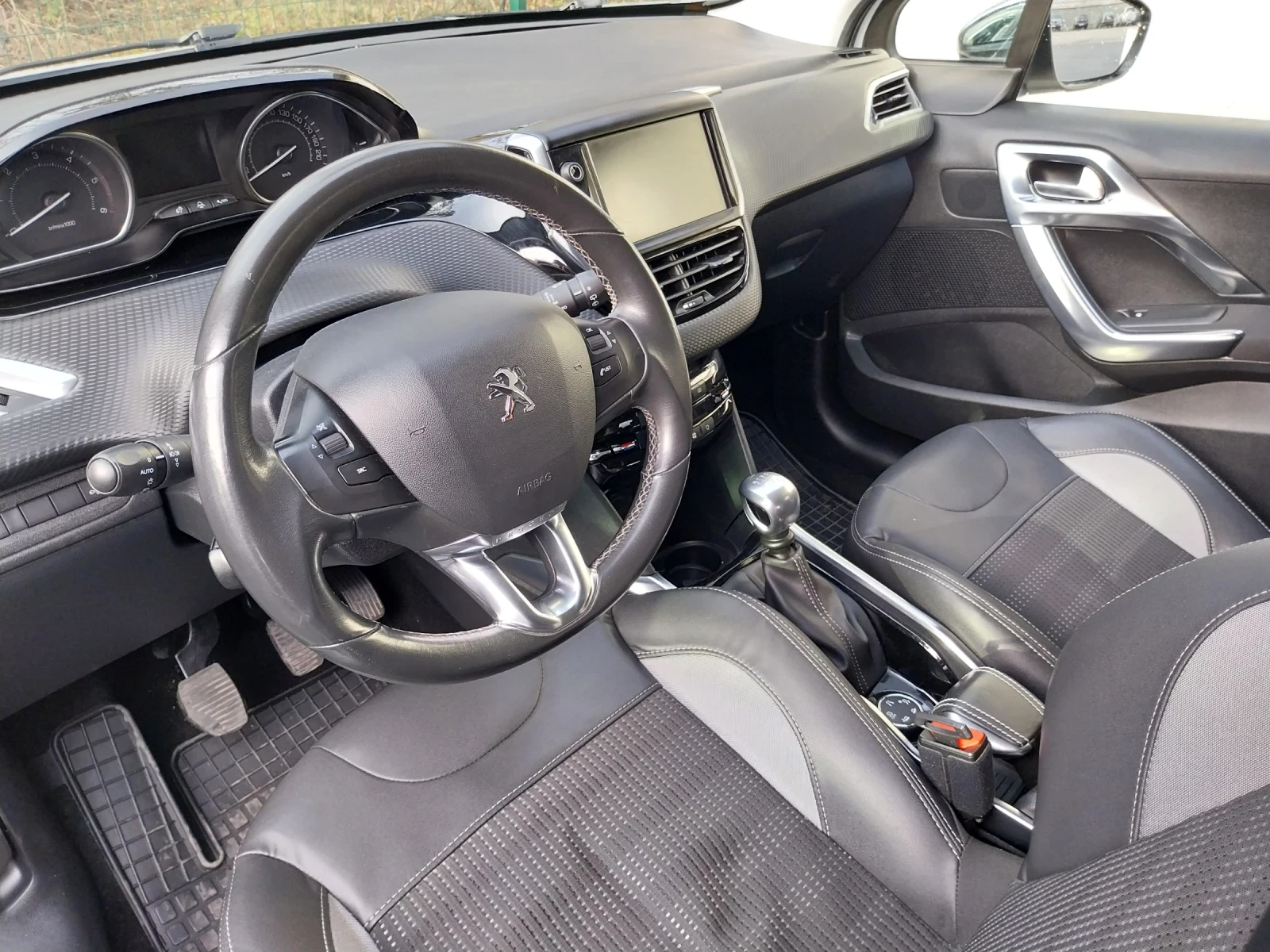 Peugeot 2008 Allure, снимка 5 - Автомобили и джипове - 54309457