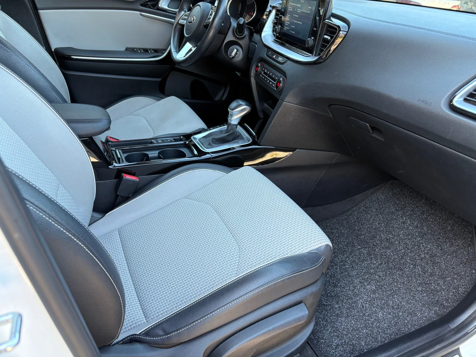 Kia XCeed 1.6CRDI AVTOMAT Led Assist, снимка 11 - Автомобили и джипове - 54345954