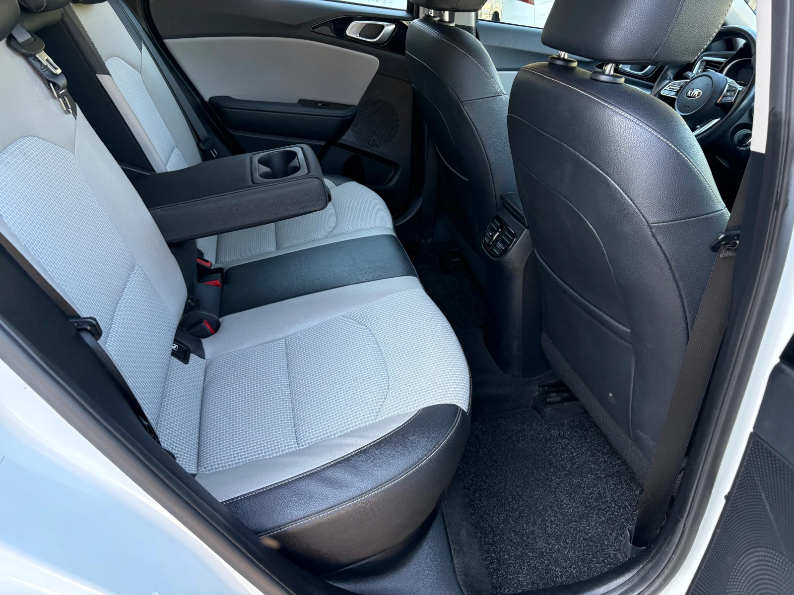 Kia XCeed 1.6CRDI AVTOMAT Led Assist, снимка 13 - Автомобили и джипове - 54345954