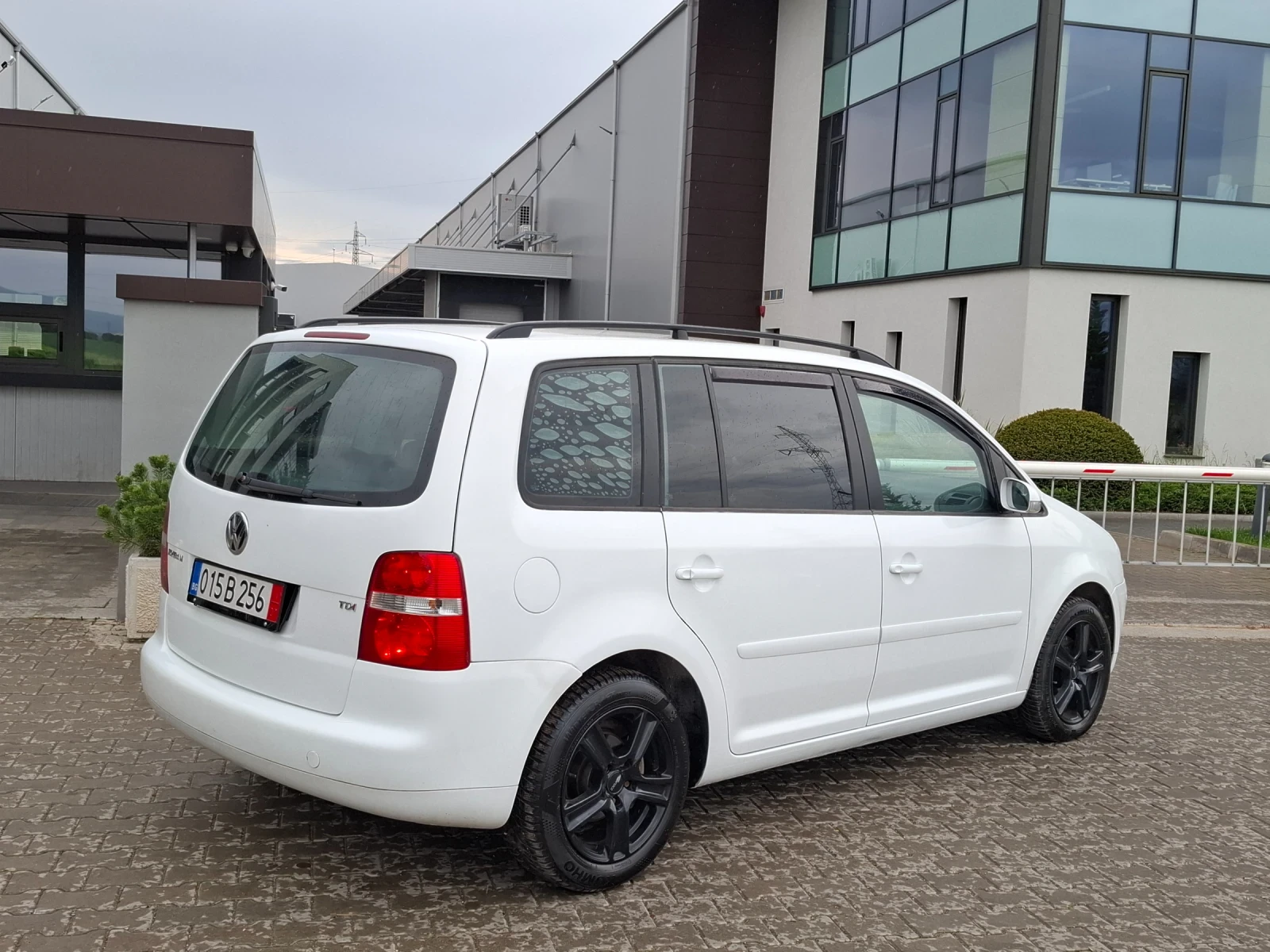 VW Touran 1.9TDI* (105кс)* 6-СКОРОСТИ* HOB BHOC* , снимка 13 - Автомобили и джипове - 54458635