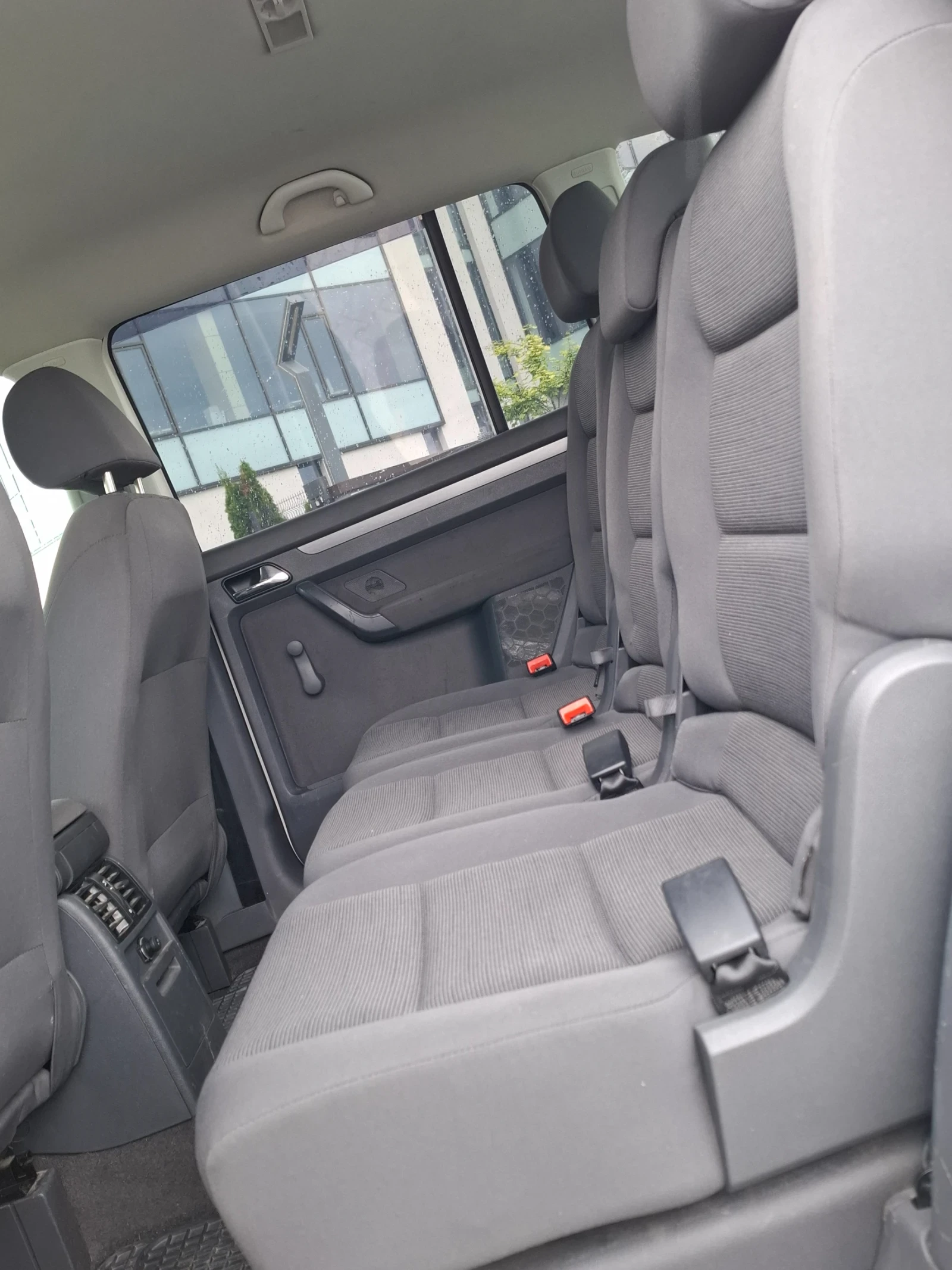VW Touran 1.9TDI* (105кс)* 6-СКОРОСТИ* HOB BHOC* , снимка 17 - Автомобили и джипове - 54458635