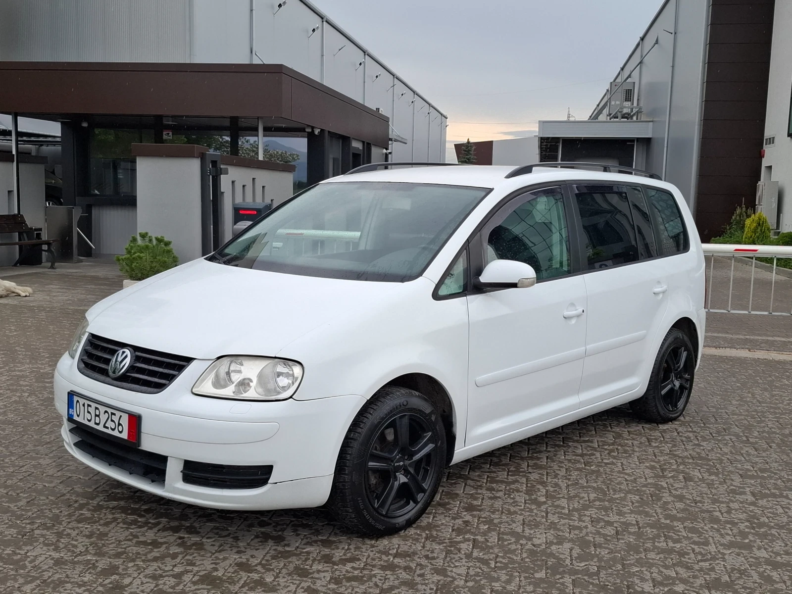 VW Touran 1.9TDI* (105кс)* 6-СКОРОСТИ* HOB BHOC* , снимка 4 - Автомобили и джипове - 54458635