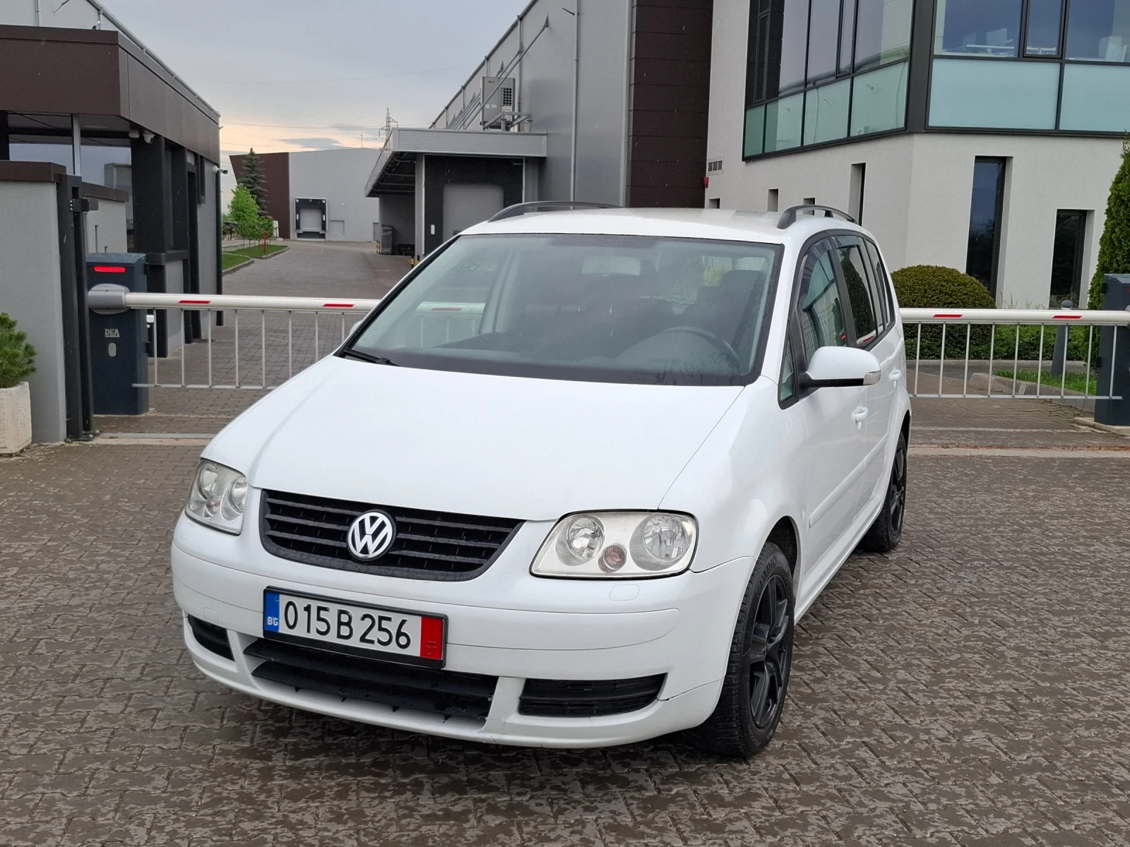 VW Touran 1.9TDI* (105кс)* 6-СКОРОСТИ* HOB BHOC* , снимка 2 - Автомобили и джипове - 54458635