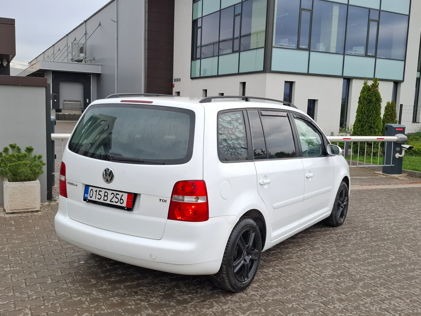 VW Touran 1.9TDI* (105кс)* 6-СКОРОСТИ* HOB BHOC* , снимка 14 - Автомобили и джипове - 54458635