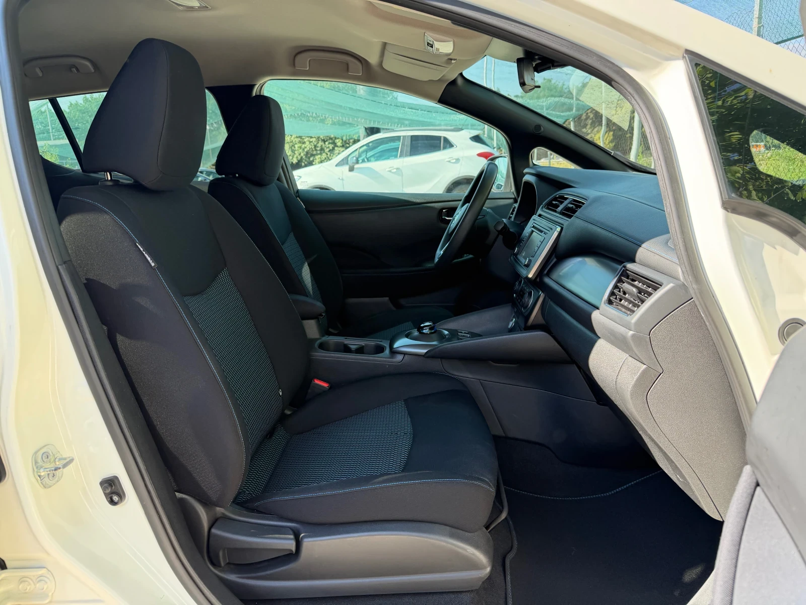 Nissan Leaf  40KWH, снимка 9 - Автомобили и джипове - 55537179