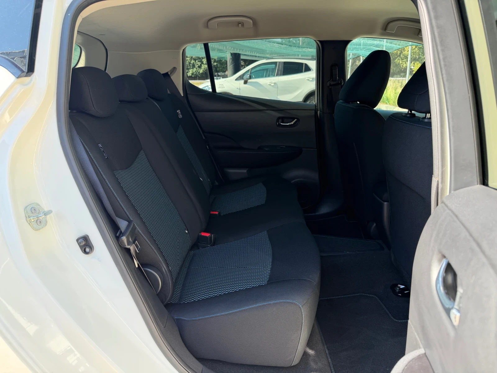 Nissan Leaf  40KWH, снимка 15 - Автомобили и джипове - 55537179