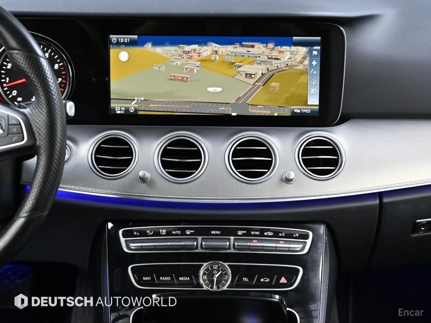Mercedes-Benz E 200 AVANGARDE* HUD* КОЖА* НАВИ* ПАНО, снимка 12 - Автомобили и джипове - 55593336