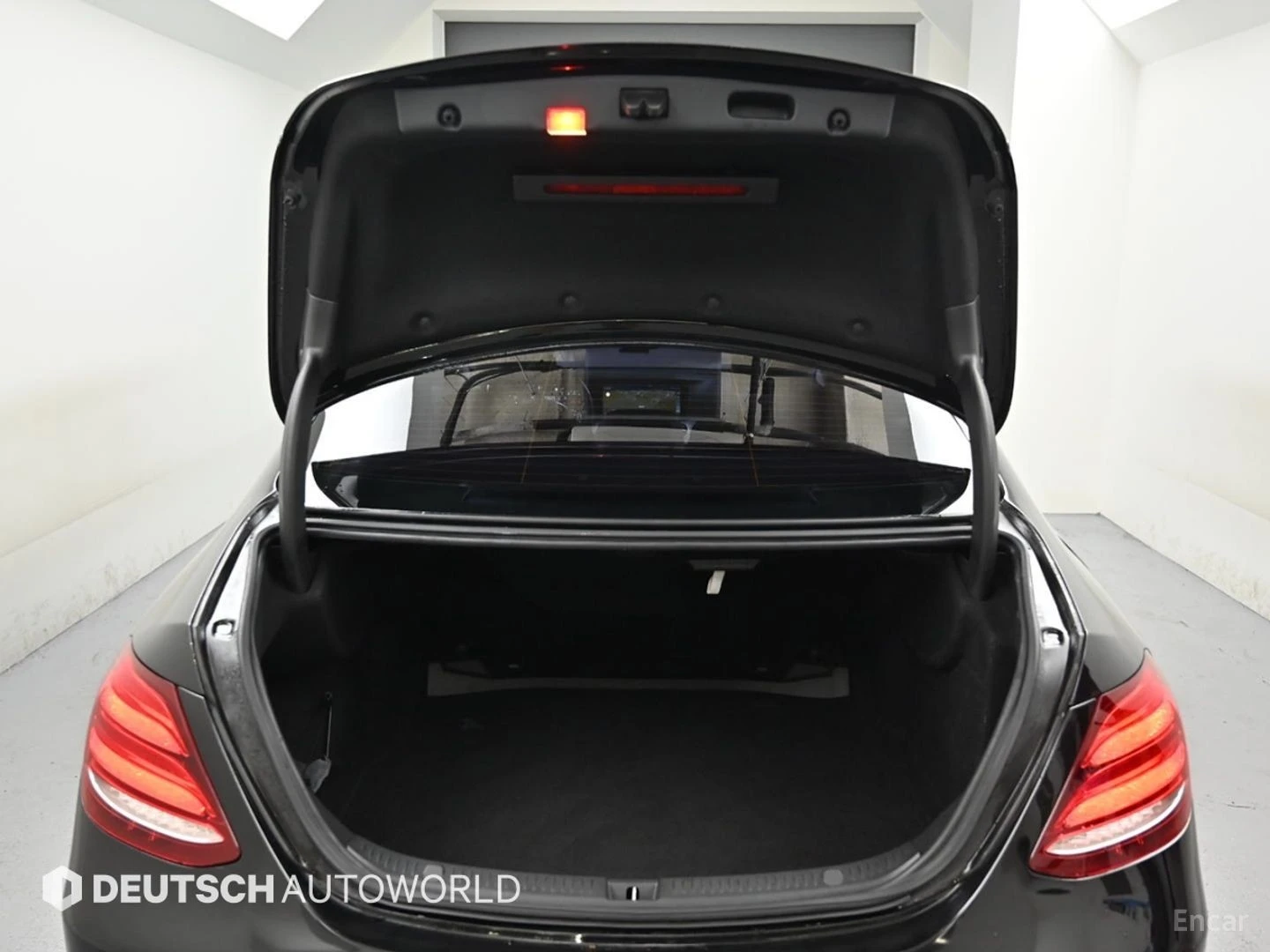 Mercedes-Benz E 200 AVANGARDE* HUD* КОЖА* НАВИ* ПАНО, снимка 17 - Автомобили и джипове - 55593336