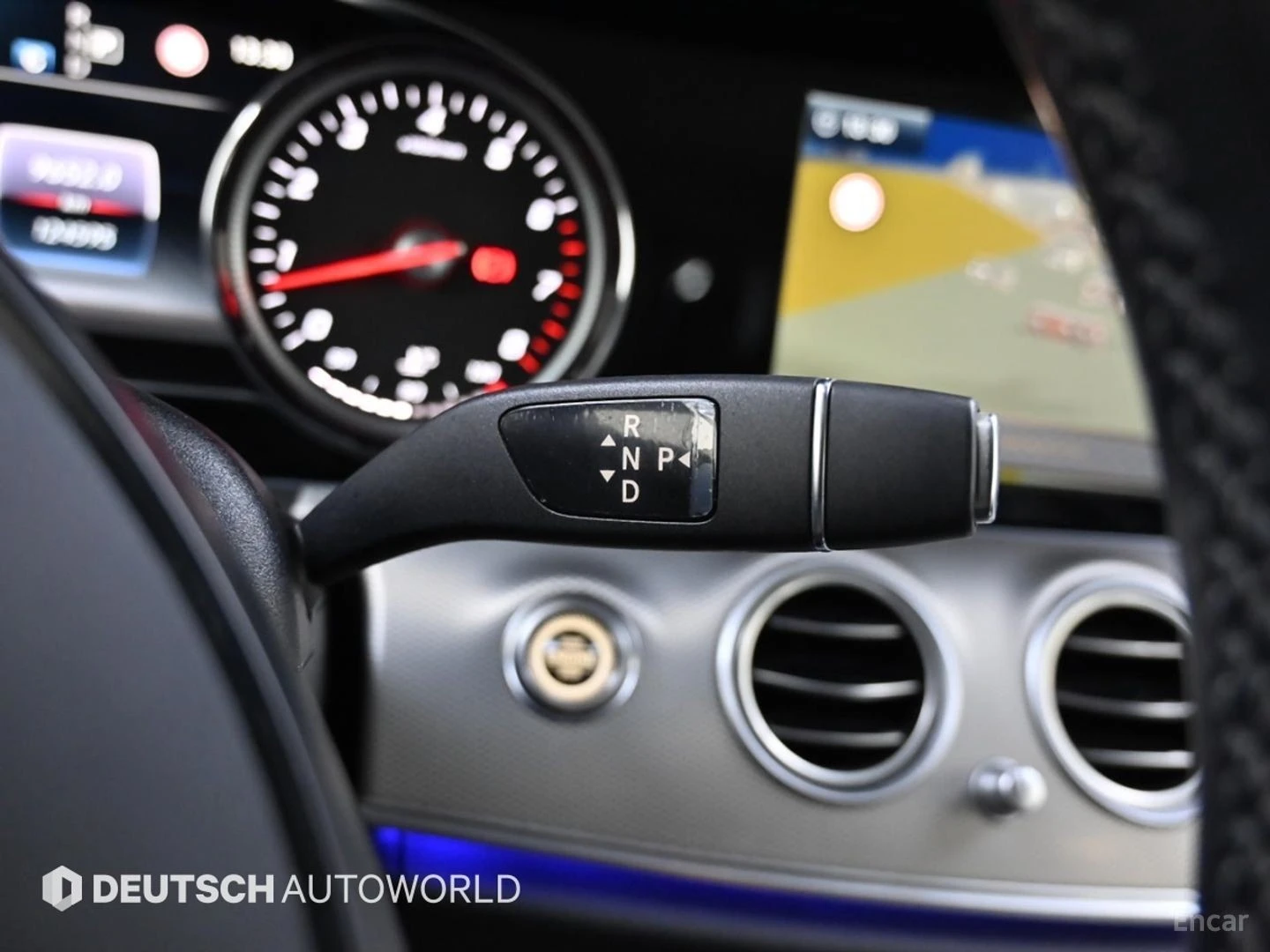 Mercedes-Benz E 200 AVANGARDE* HUD* КОЖА* НАВИ* ПАНО, снимка 7 - Автомобили и джипове - 55593336