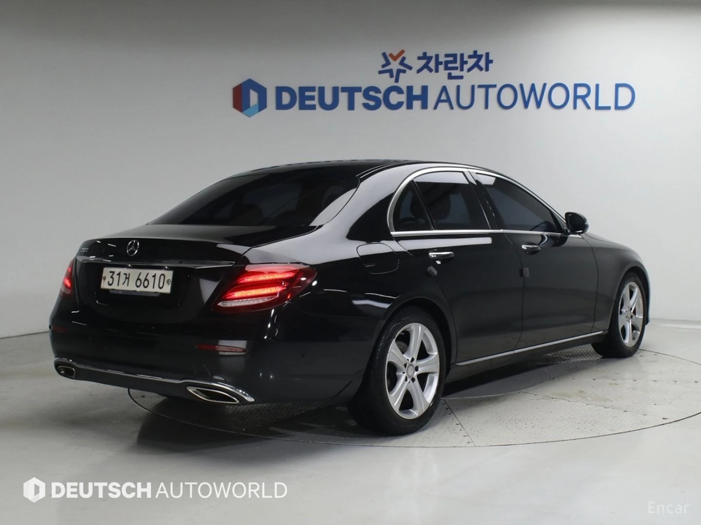 Mercedes-Benz E 200 AVANGARDE* HUD* КОЖА* НАВИ* ПАНО, снимка 2 - Автомобили и джипове - 55593336