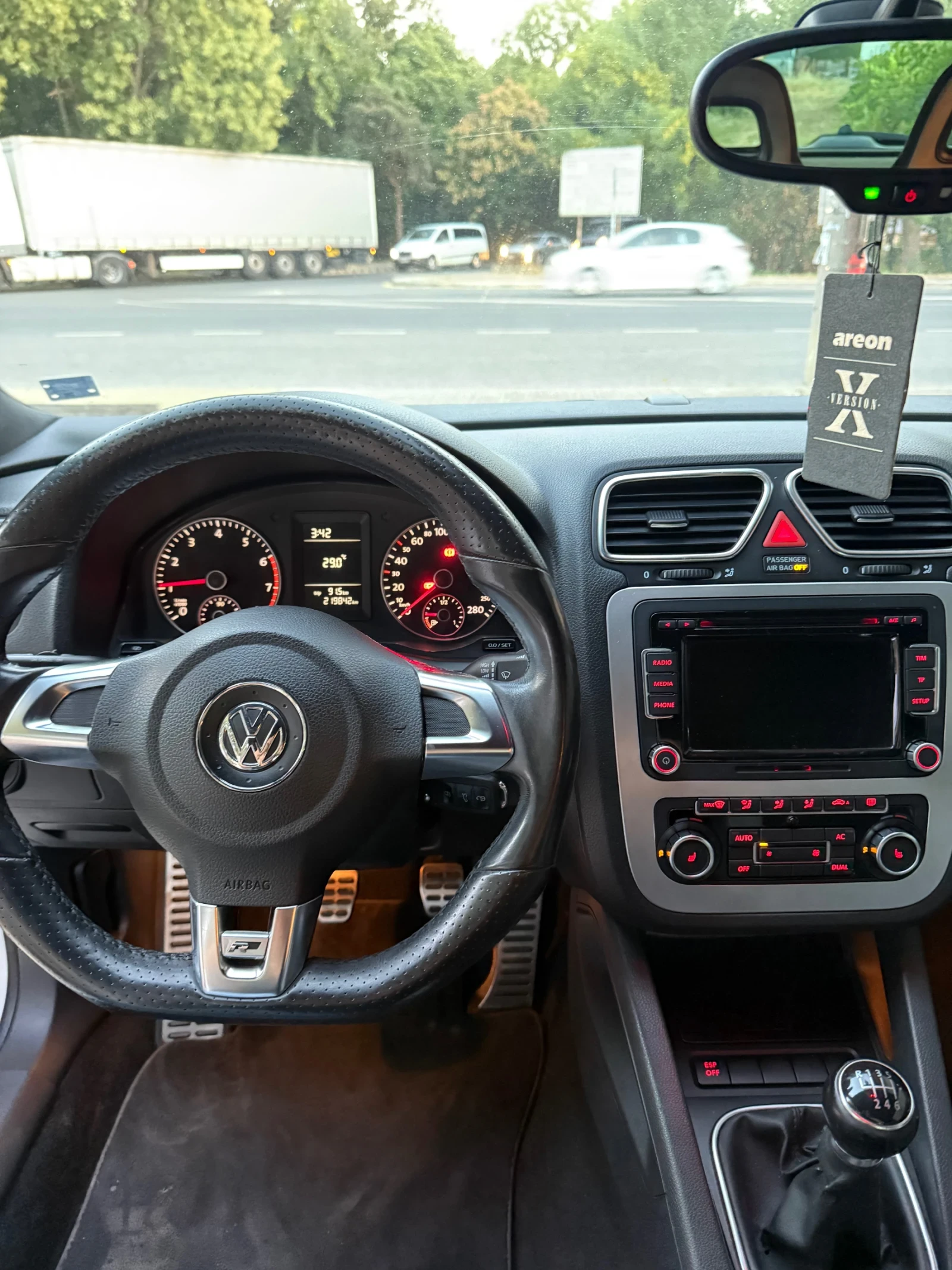 VW Scirocco R line, снимка 11 - Автомобили и джипове - 55966379