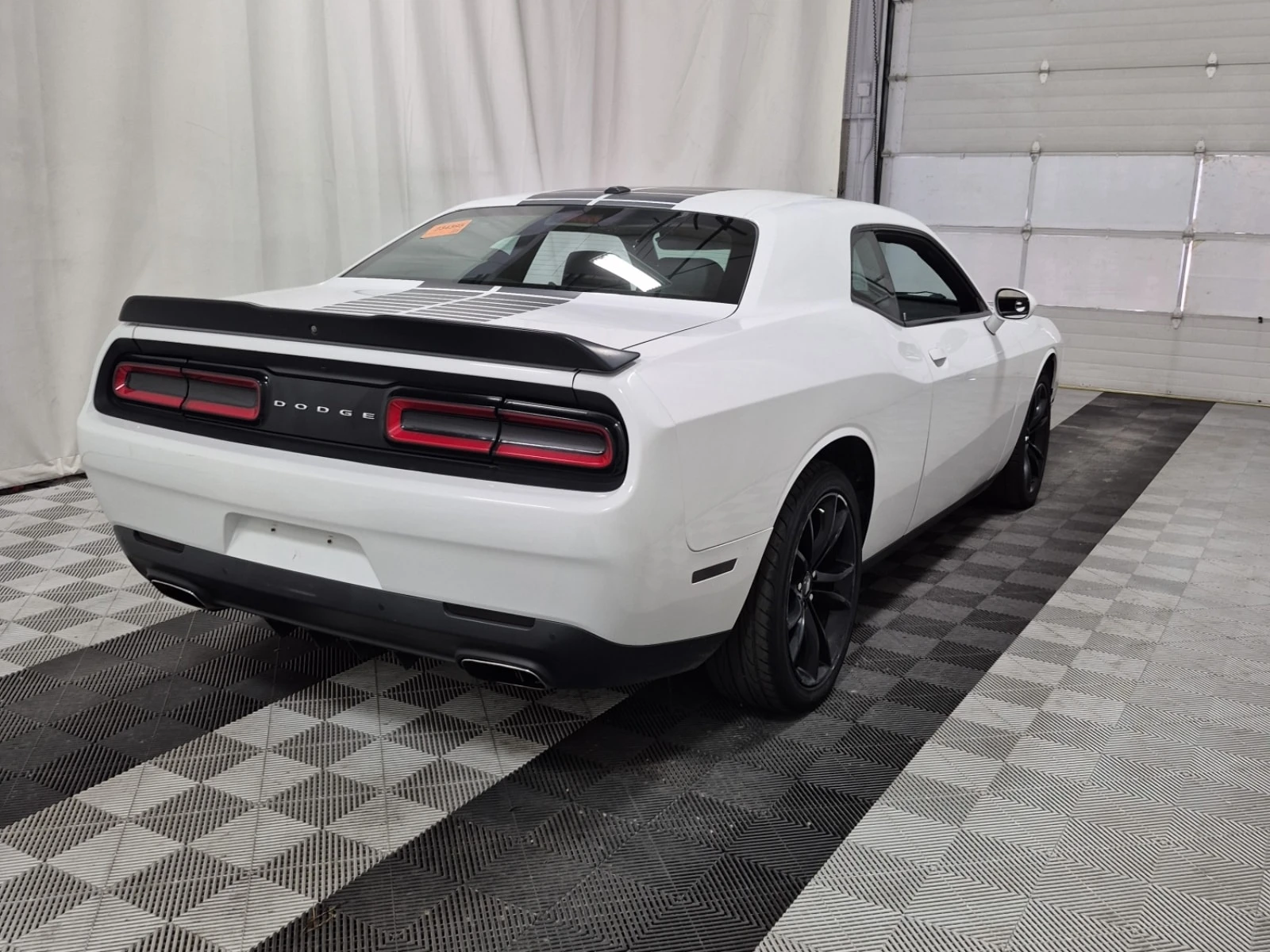 Dodge Challenger * SXT PLUS * CARFAX * БЕЗ ПЪРВОНАЧАЛНА ВНОСКА, снимка 3 - Автомобили и джипове - 56110861