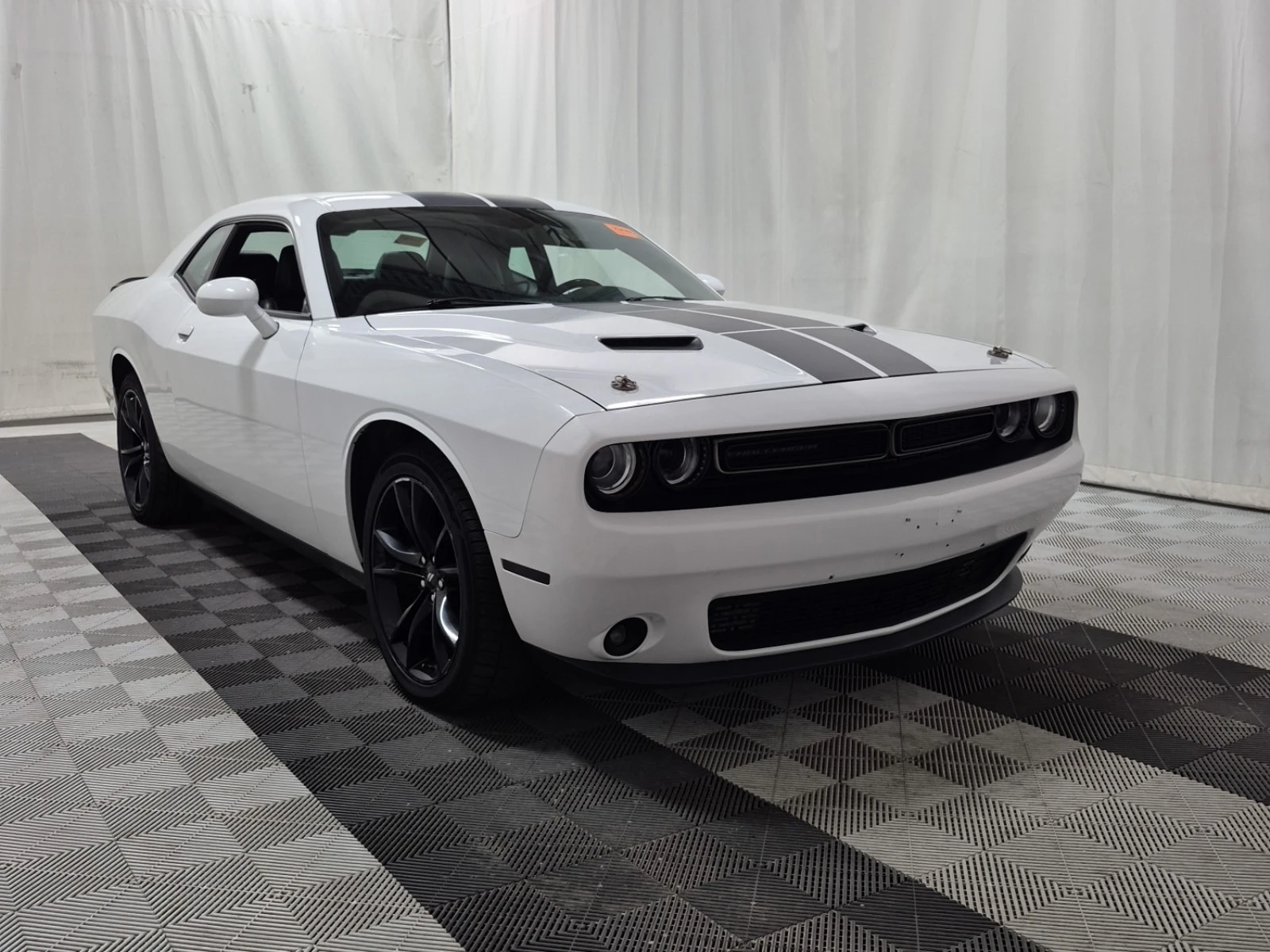Dodge Challenger * SXT PLUS * CARFAX * БЕЗ ПЪРВОНАЧАЛНА ВНОСКА, снимка 2 - Автомобили и джипове - 56110861